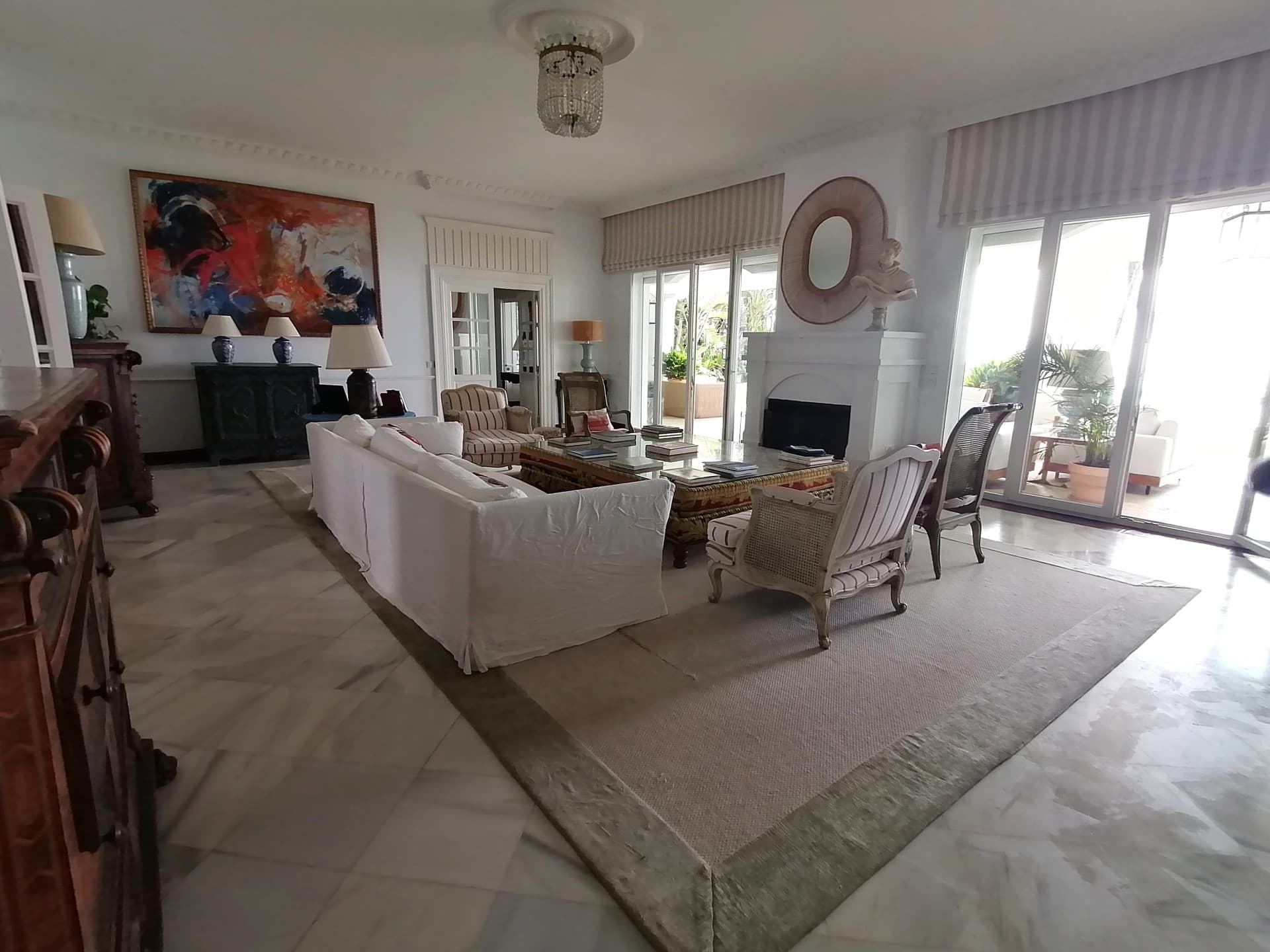 A spectacular and majestic beachfront property set on a large plot in the sought-after area of Guadalmina Baja