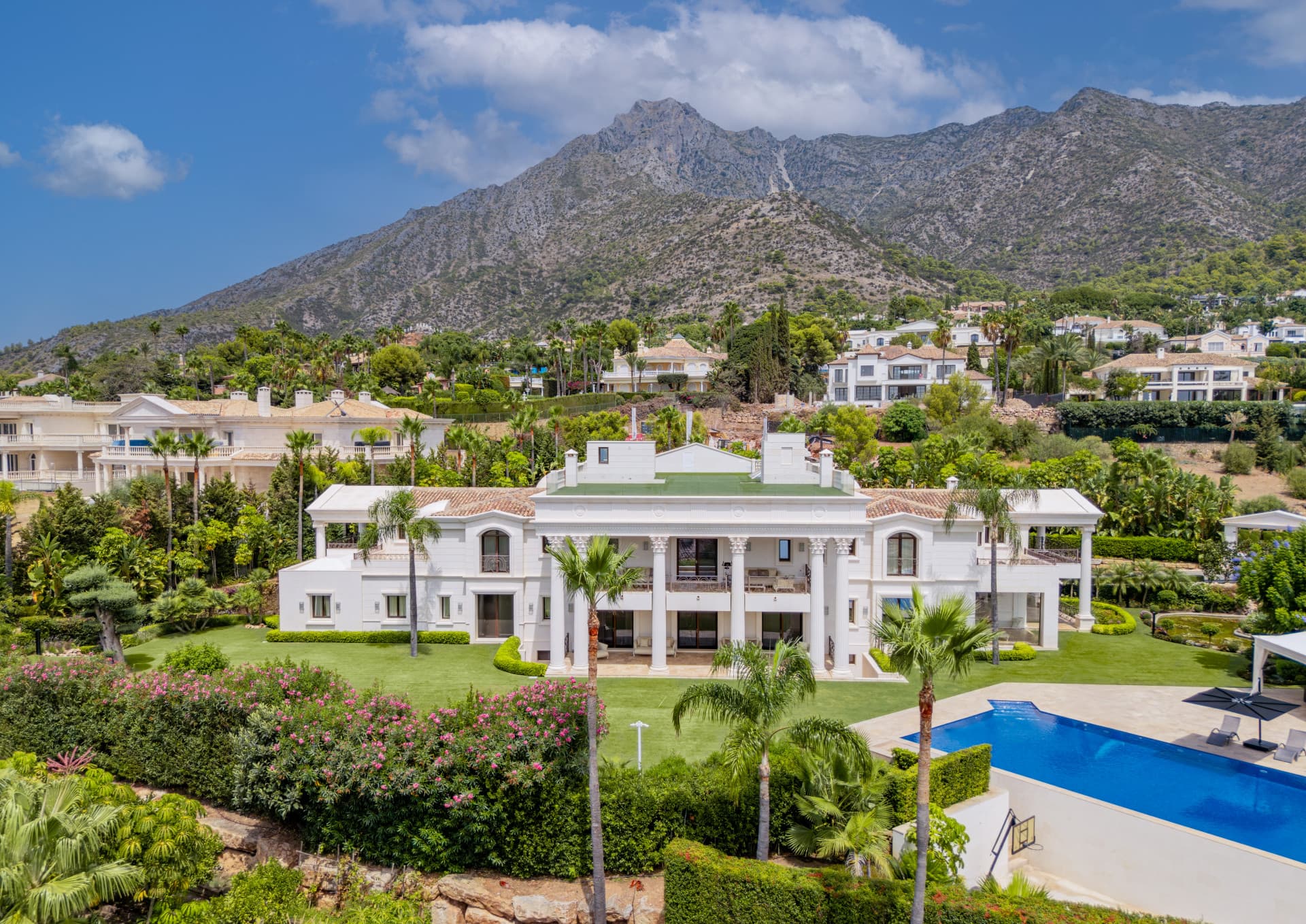 EXTRAORDINARY, ELEGANT LUXURY GRAND VILLA, SIERRA BLANCA, MARBELLA’S GOLDEN MILE An exceptional palatial estate currentl