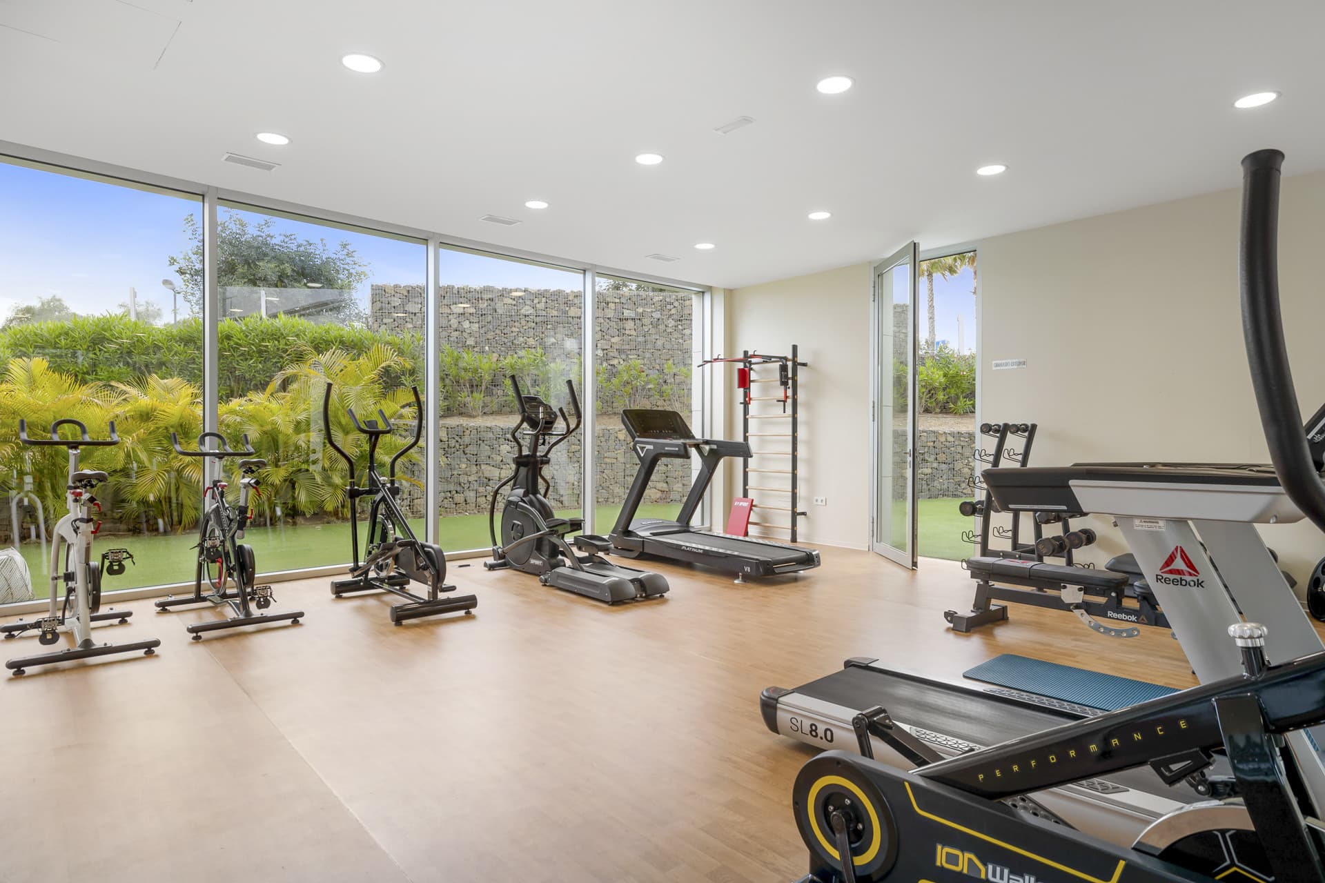 This elegant ground-floor apartment offers a refined coastal lifestyle within an exclusive beachfront setting
