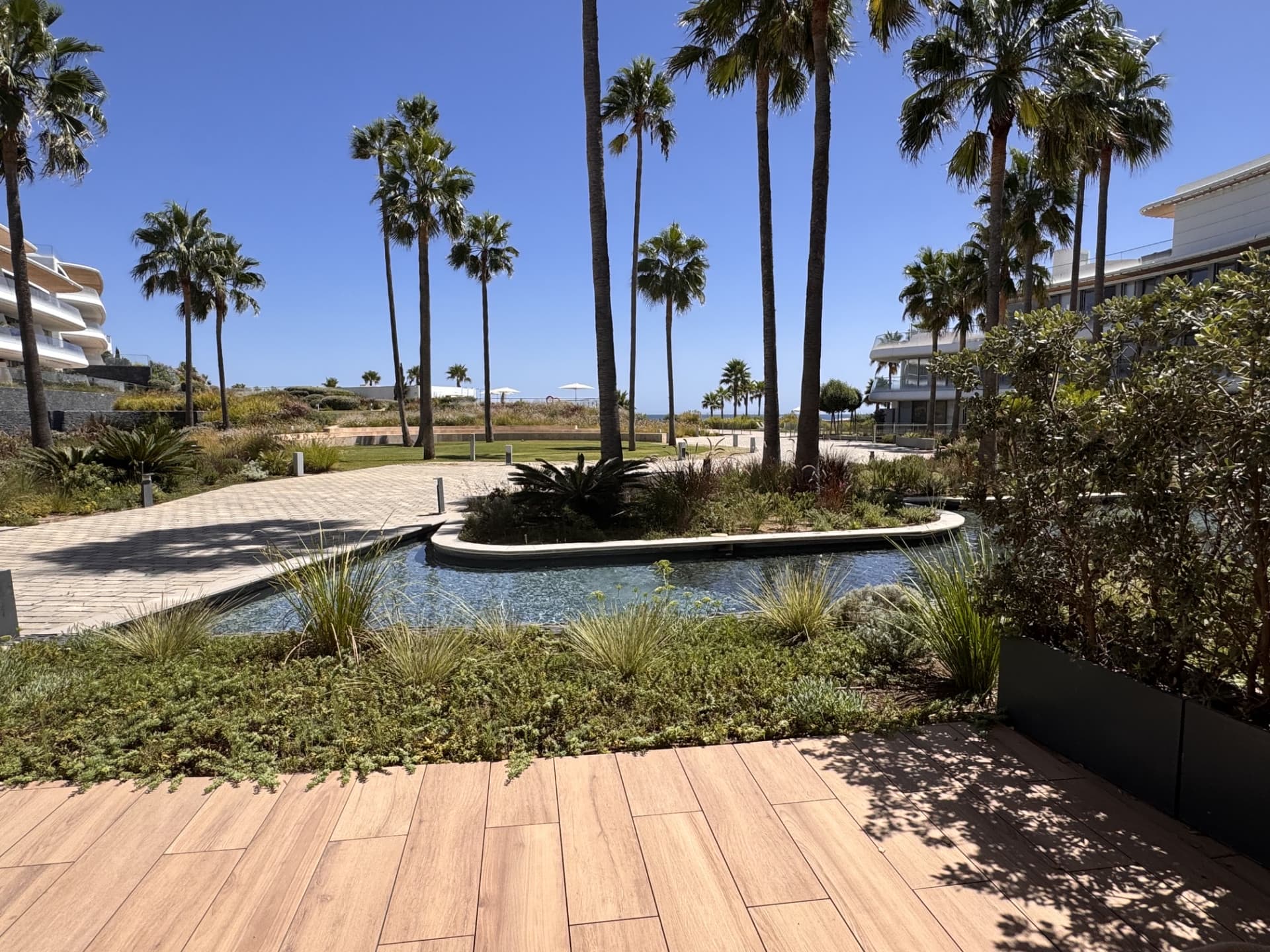 This elegant ground-floor apartment offers a refined coastal lifestyle within an exclusive beachfront setting
