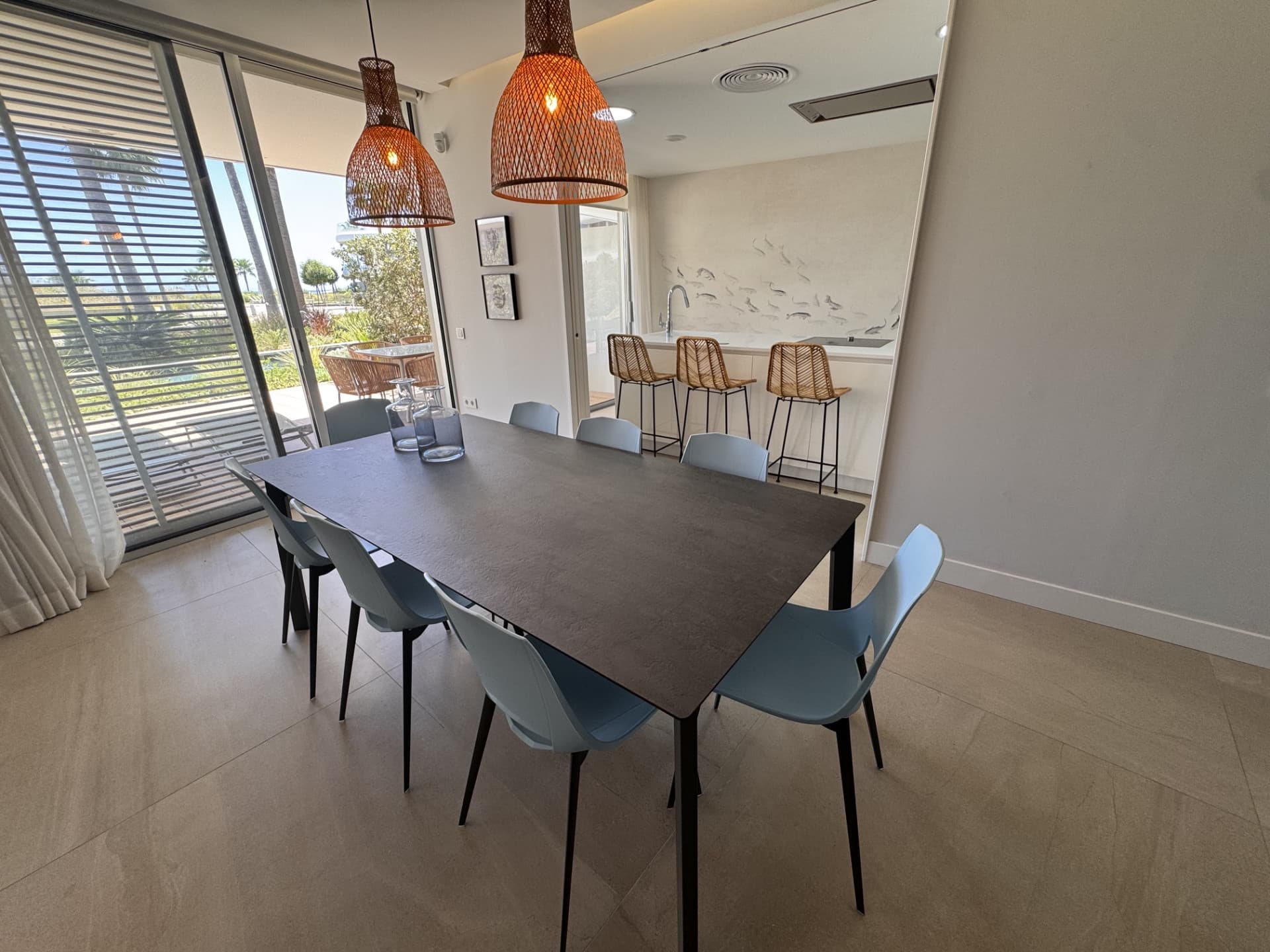 This elegant ground-floor apartment offers a refined coastal lifestyle within an exclusive beachfront setting