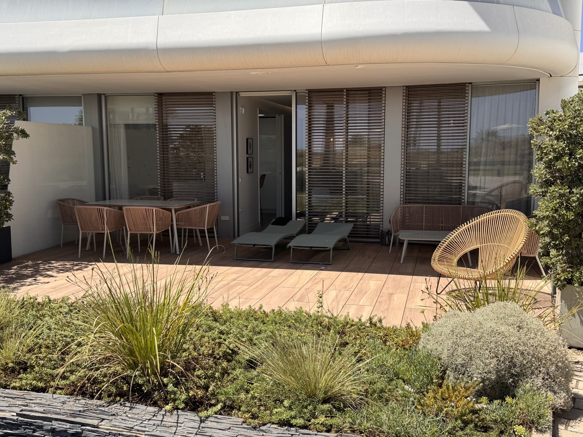 This elegant ground-floor apartment offers a refined coastal lifestyle within an exclusive beachfront setting