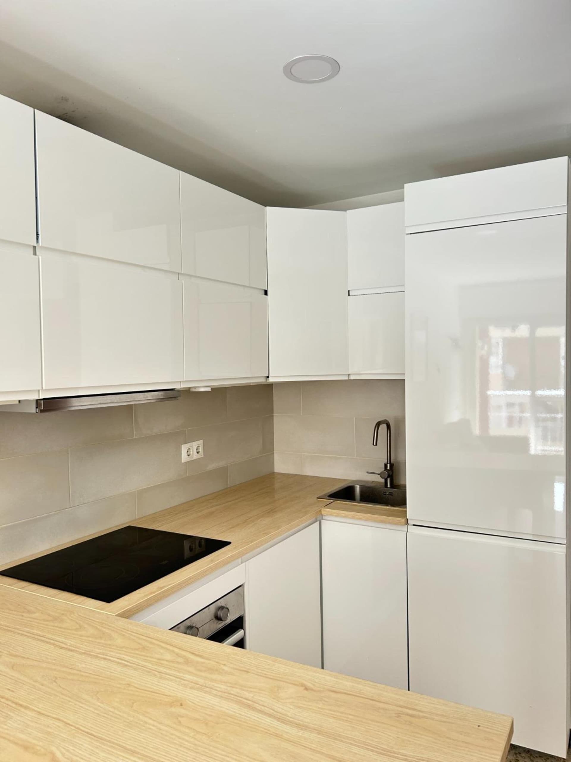 High-Yield 1-Bedroom Apartment in El Gamonal, Benalmádena This bright one-bedroom apartment is available for sale on the