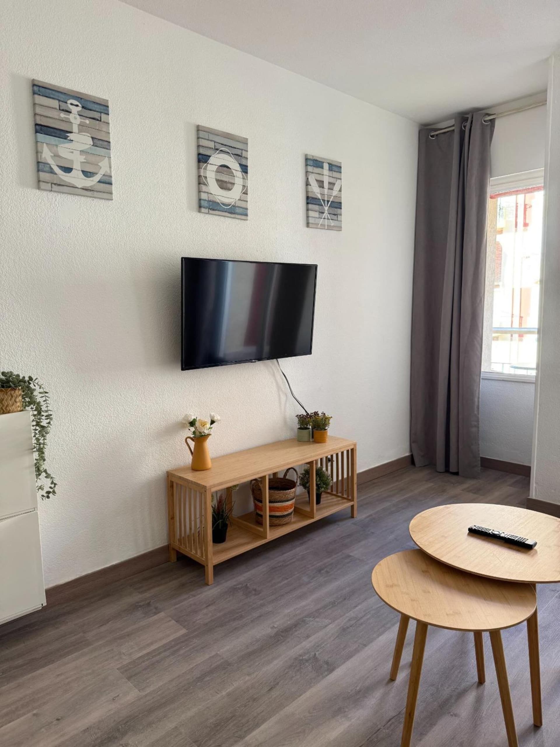 High-Yield 1-Bedroom Apartment in El Gamonal, Benalmádena This bright one-bedroom apartment is available for sale on the