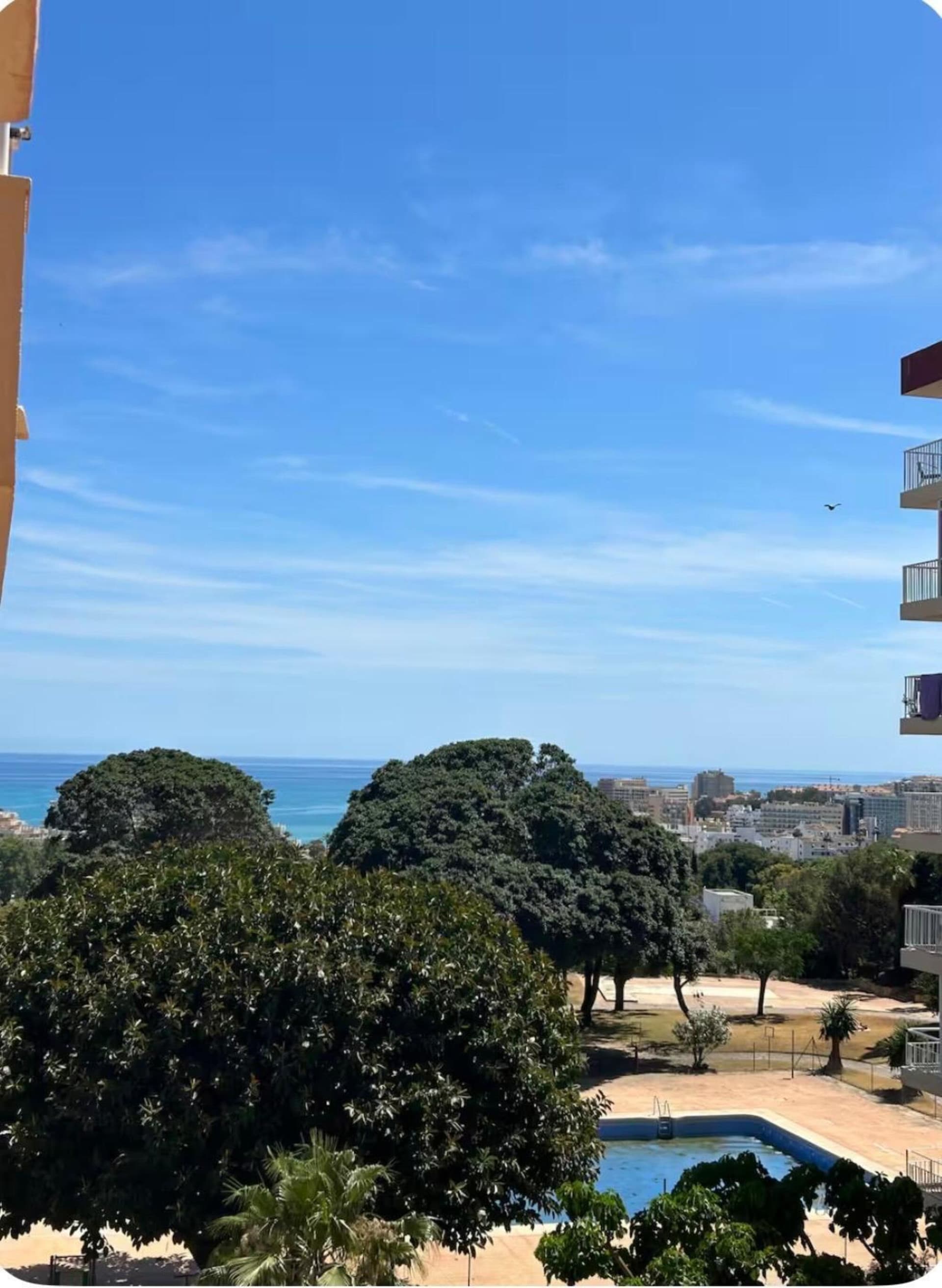 High-Yield 1-Bedroom Apartment in El Gamonal, Benalmádena This bright one-bedroom apartment is available for sale on the