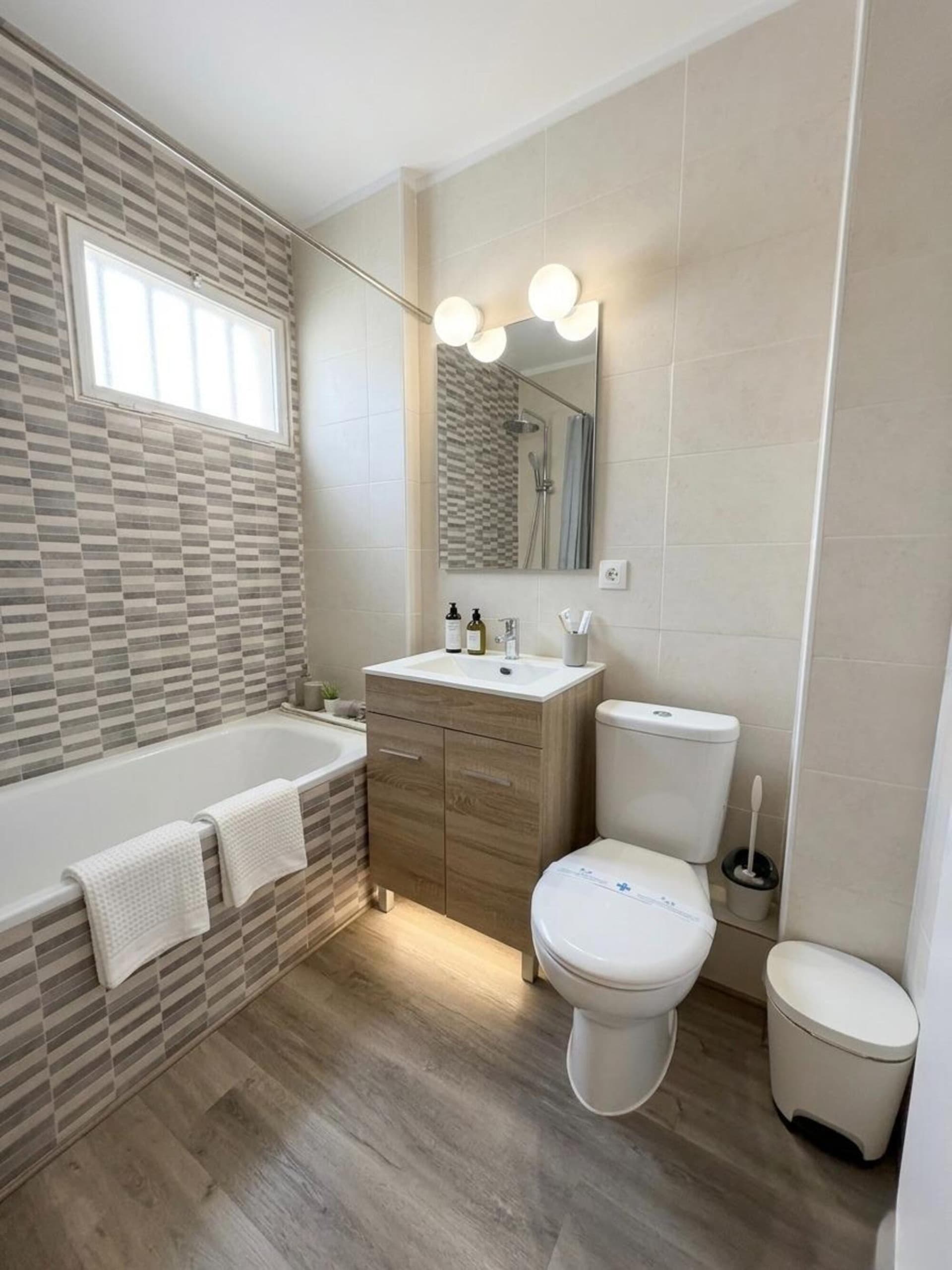 High-Yield 1-Bedroom Apartment in El Gamonal, Benalmádena This bright one-bedroom apartment is available for sale on the