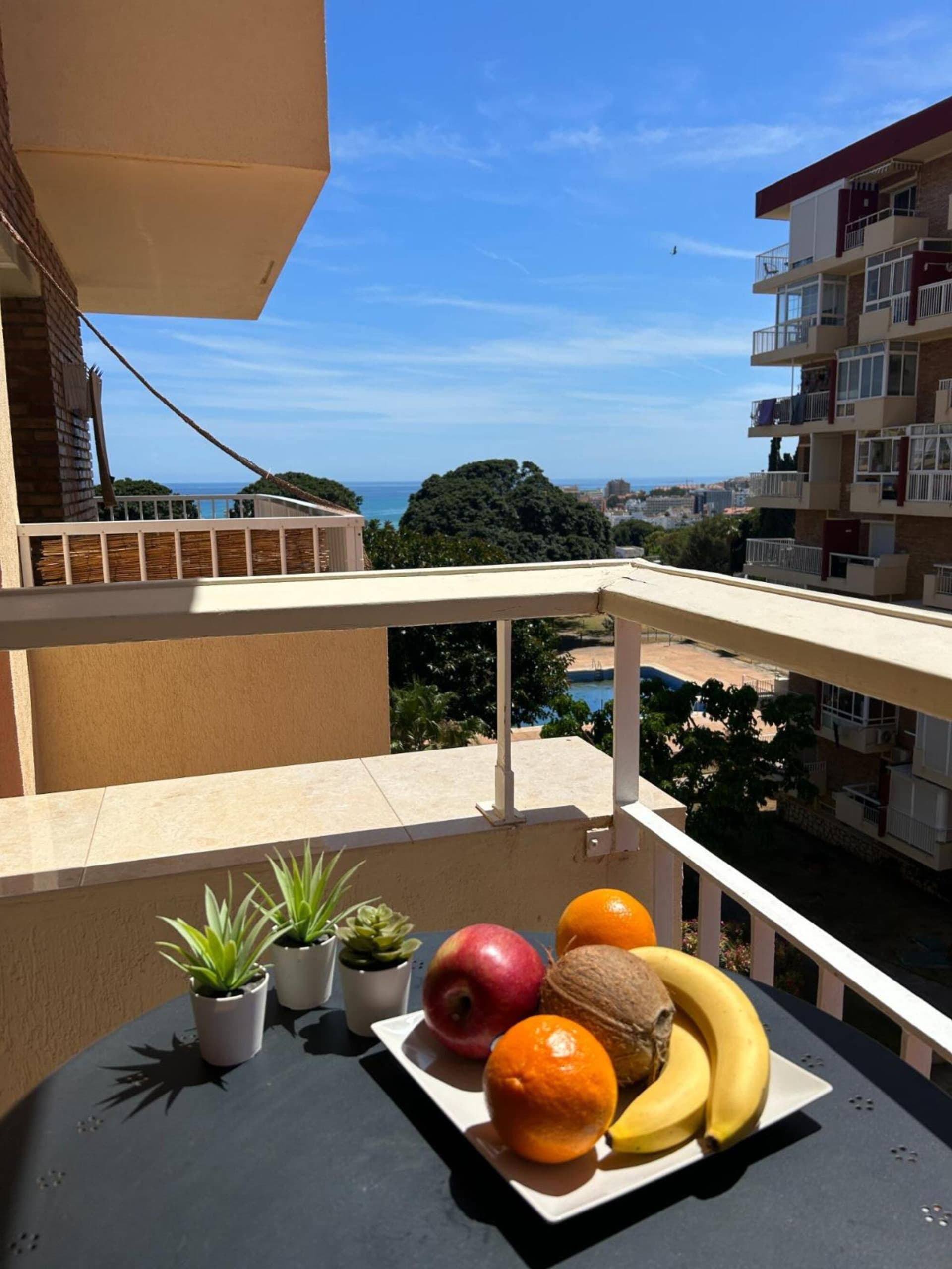 High-Yield 1-Bedroom Apartment in El Gamonal, Benalmádena This bright one-bedroom apartment is available for sale on the