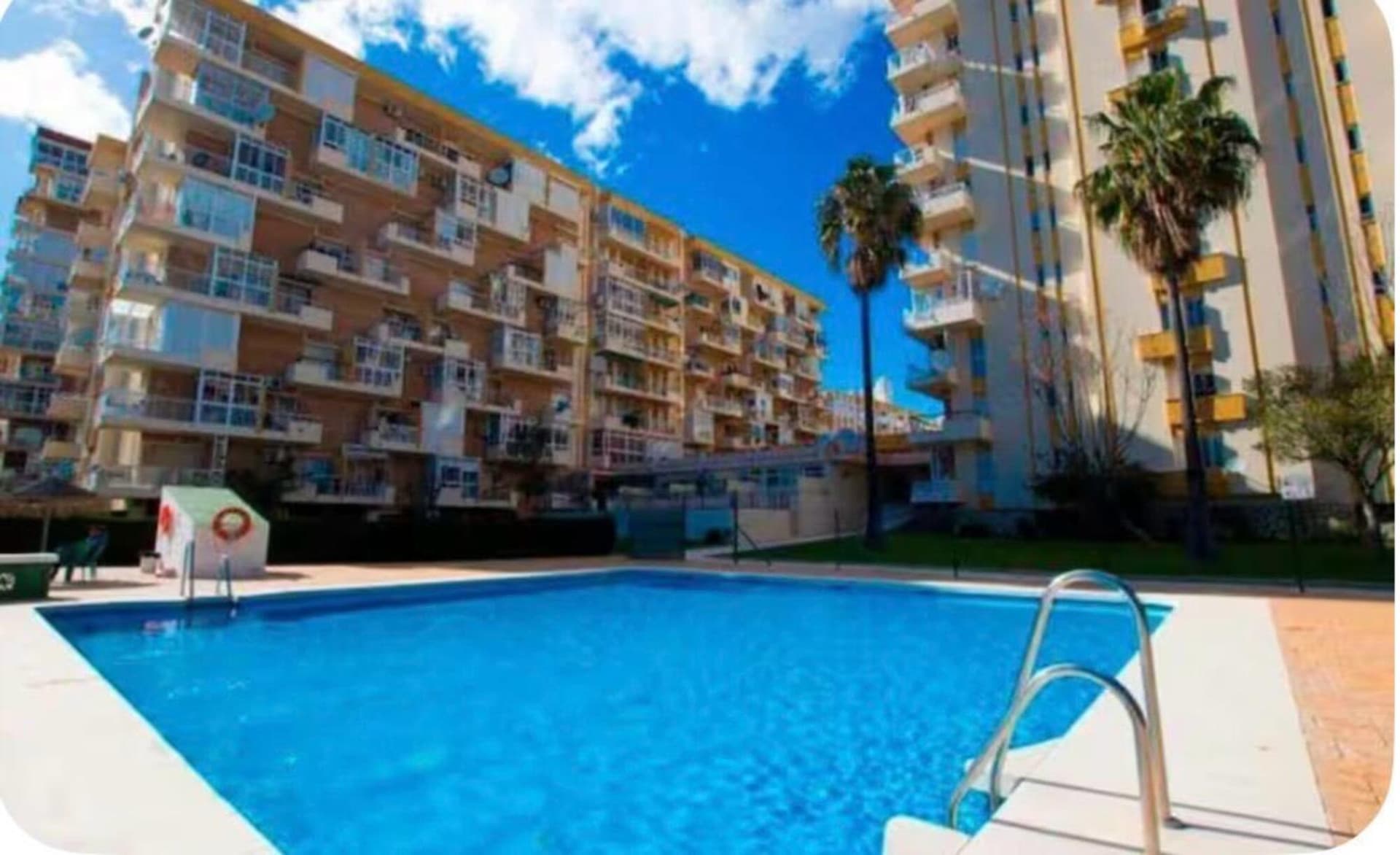 High-Yield 1-Bedroom Apartment in El Gamonal, Benalmádena This bright one-bedroom apartment is available for sale on the