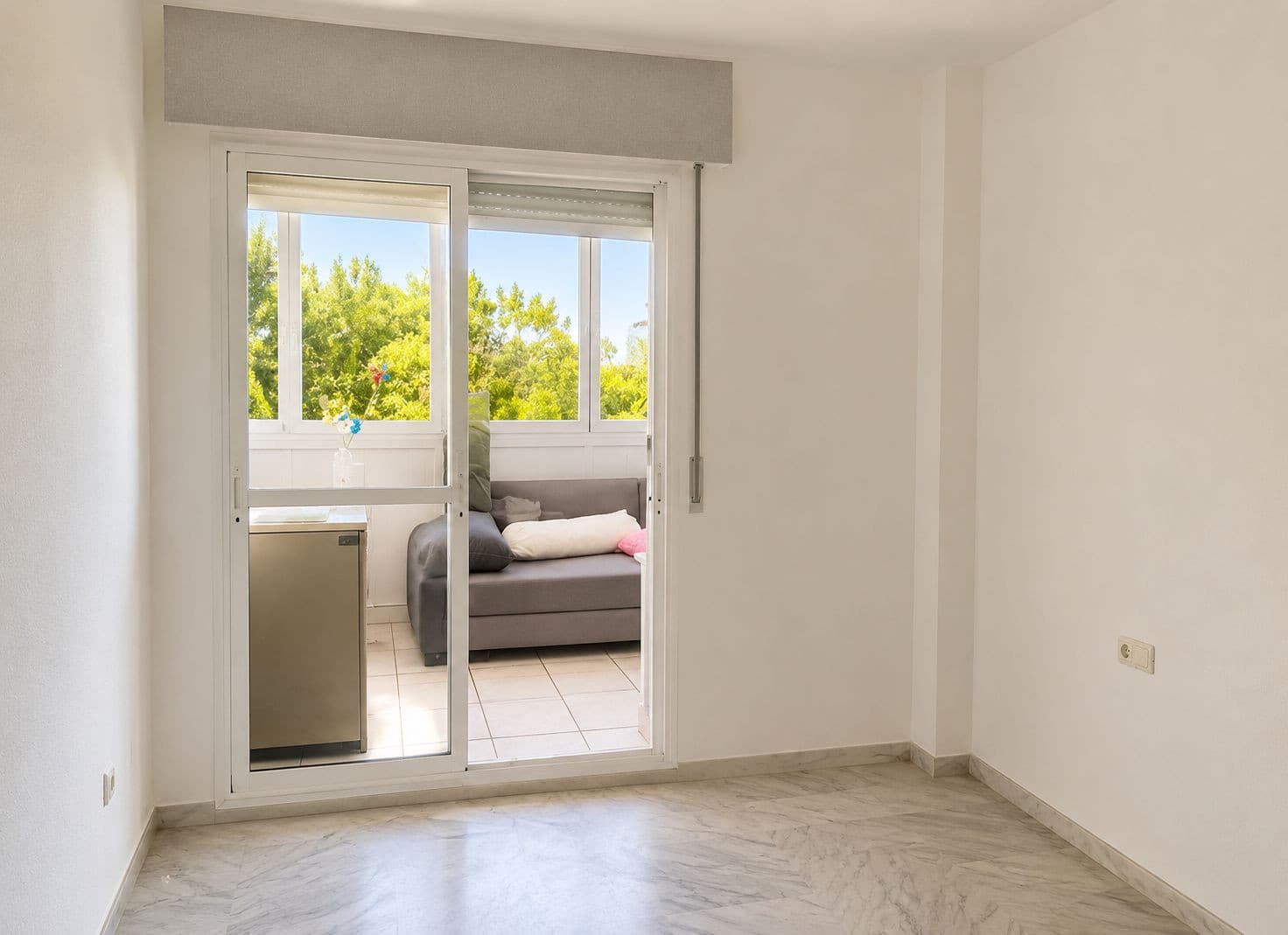 Corner apartment with a large private garden of 250 m2 Ground floor corner apartment, located in the Lorcrimar urbanizat