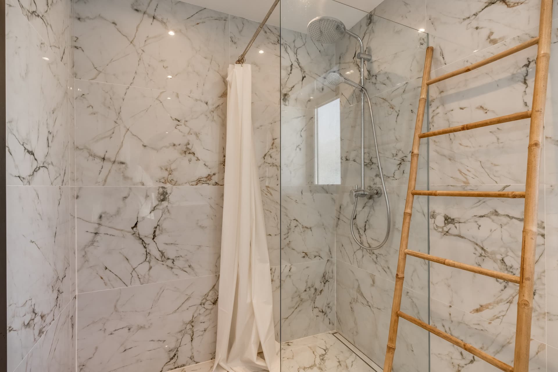 This beautifully refurbished villa, renovated just a year ago, offers the perfect combination of elegance, comfort, and