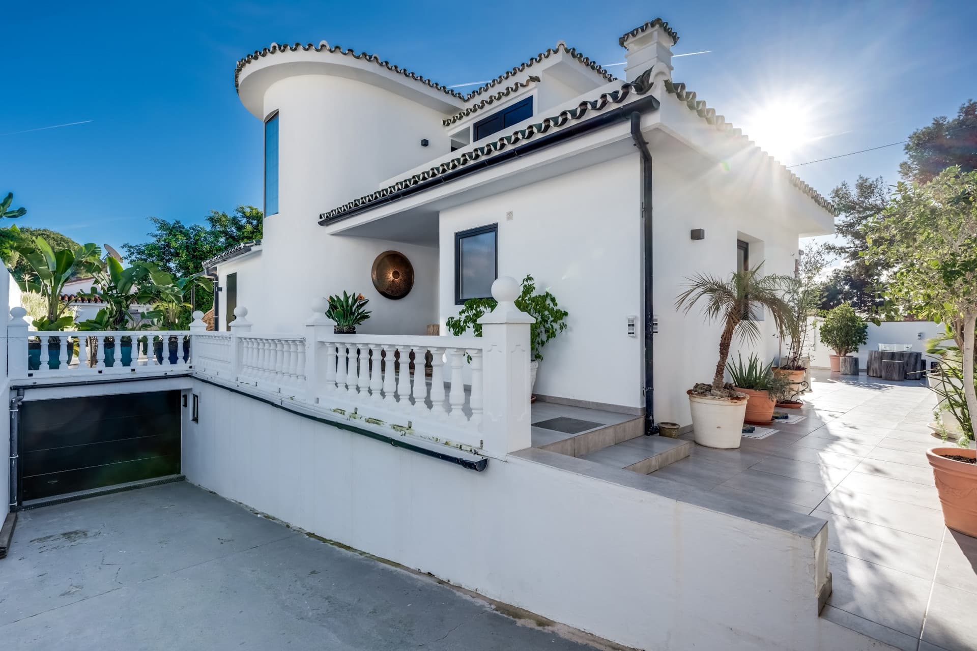 This beautifully refurbished villa, renovated just a year ago, offers the perfect combination of elegance, comfort, and