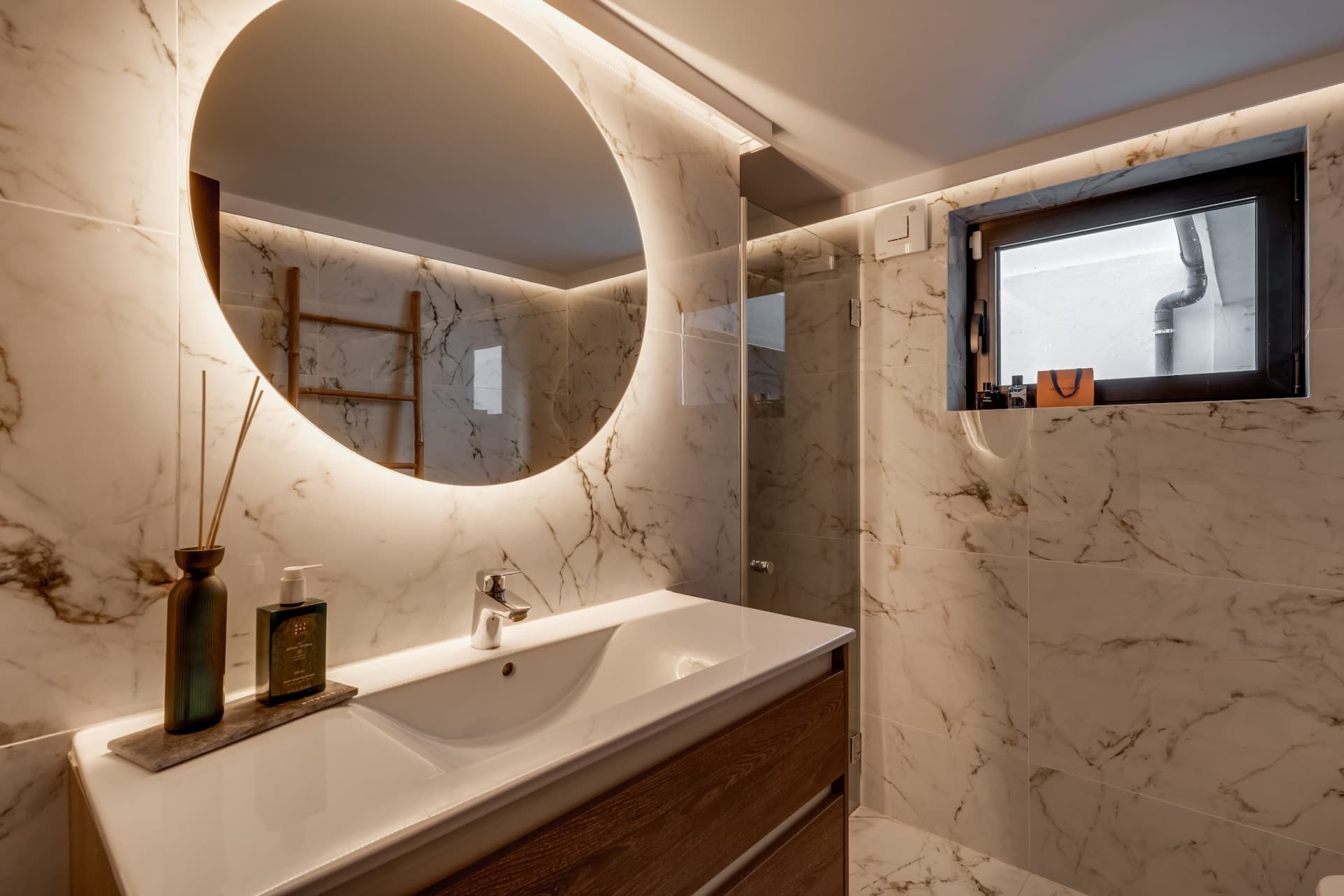 This beautifully refurbished villa, renovated just a year ago, offers the perfect combination of elegance, comfort, and