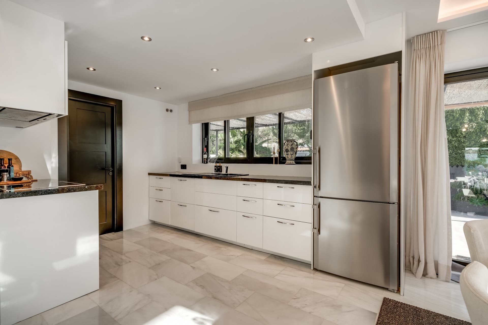 This beautifully refurbished villa, renovated just a year ago, offers the perfect combination of elegance, comfort, and