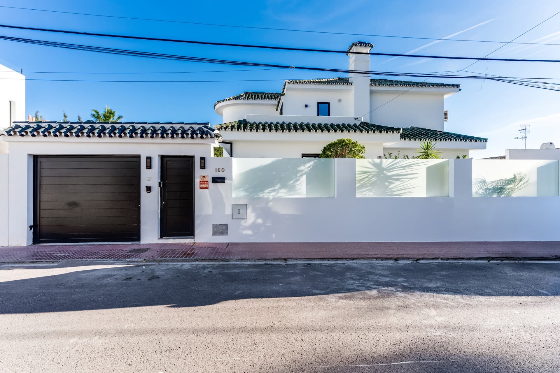 This beautifully refurbished villa, renovated just a year ago, offers the perfect combination of elegance, comfort, and