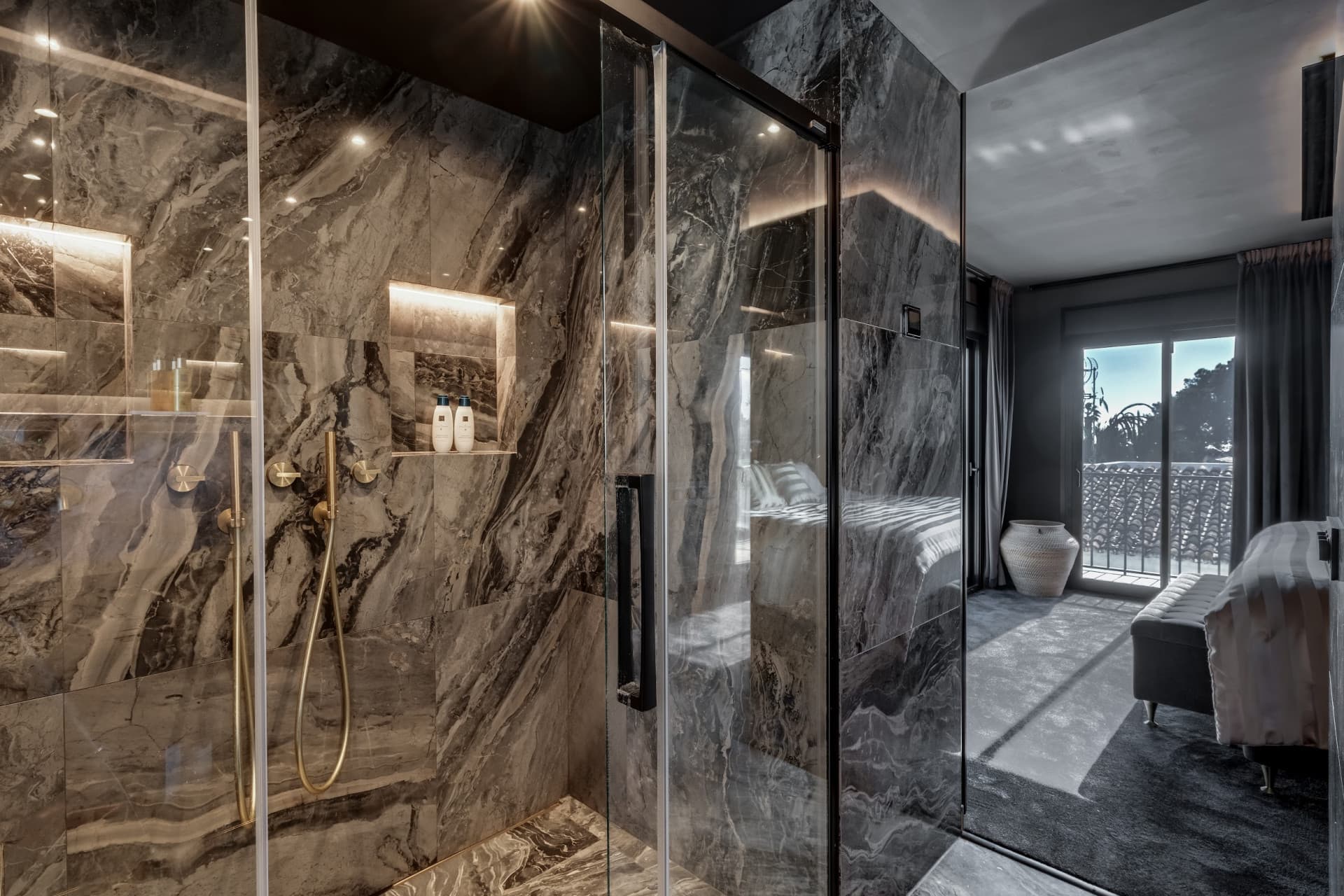 This beautifully refurbished villa, renovated just a year ago, offers the perfect combination of elegance, comfort, and