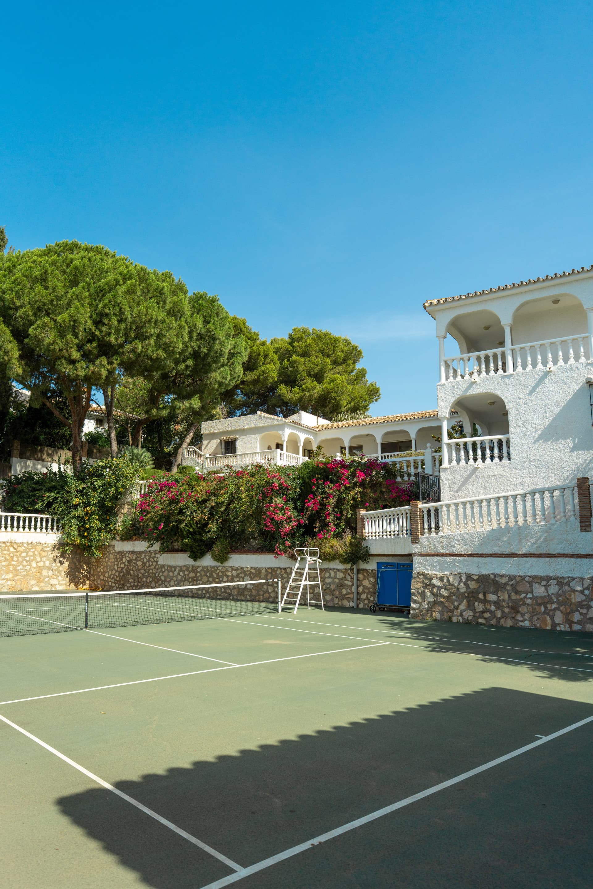 Splendor & Panoramic Views in La Sierrezuela Perched on the highest ridge of La Sierrezuela, this singular family villa