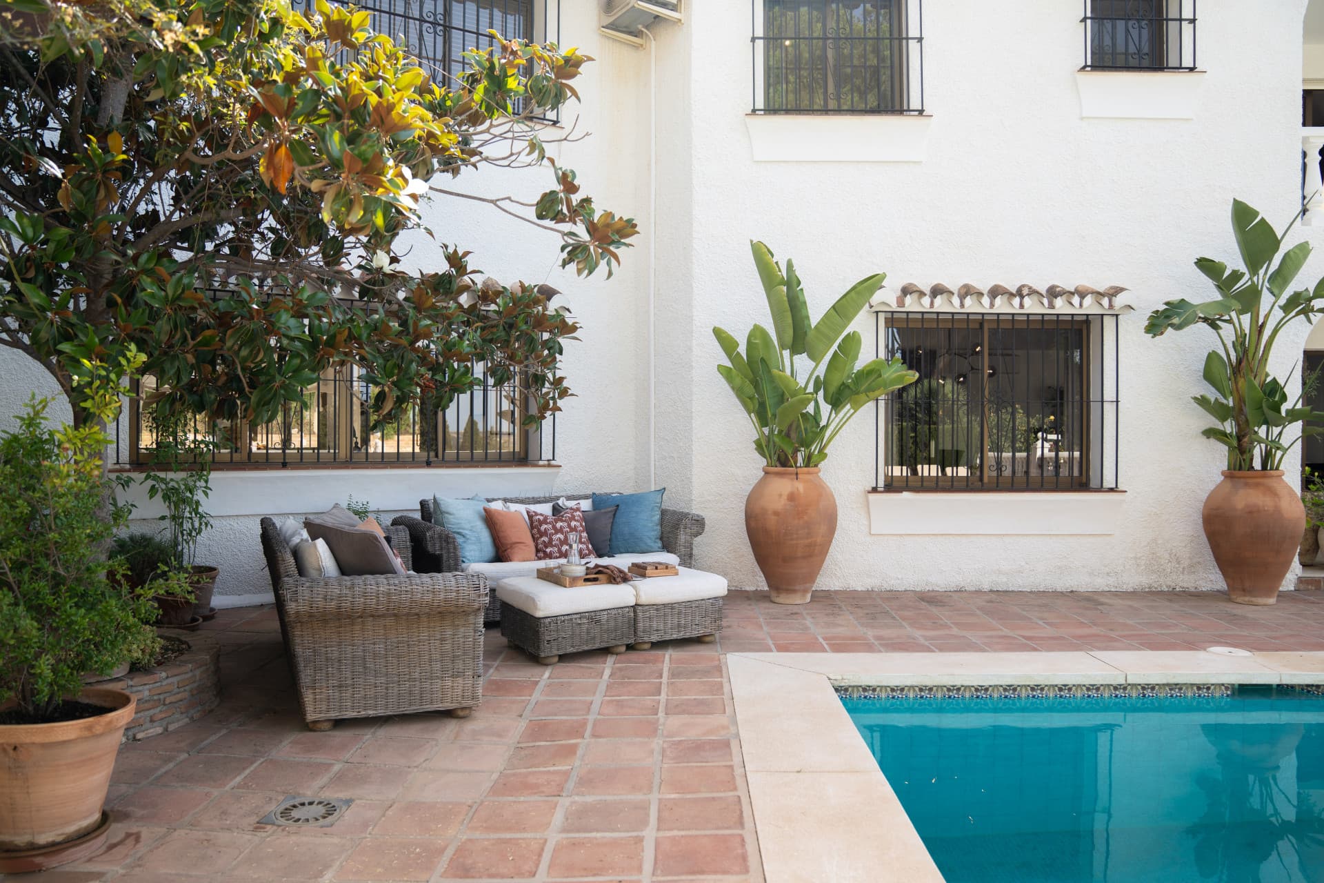Splendor & Panoramic Views in La Sierrezuela Perched on the highest ridge of La Sierrezuela, this singular family villa