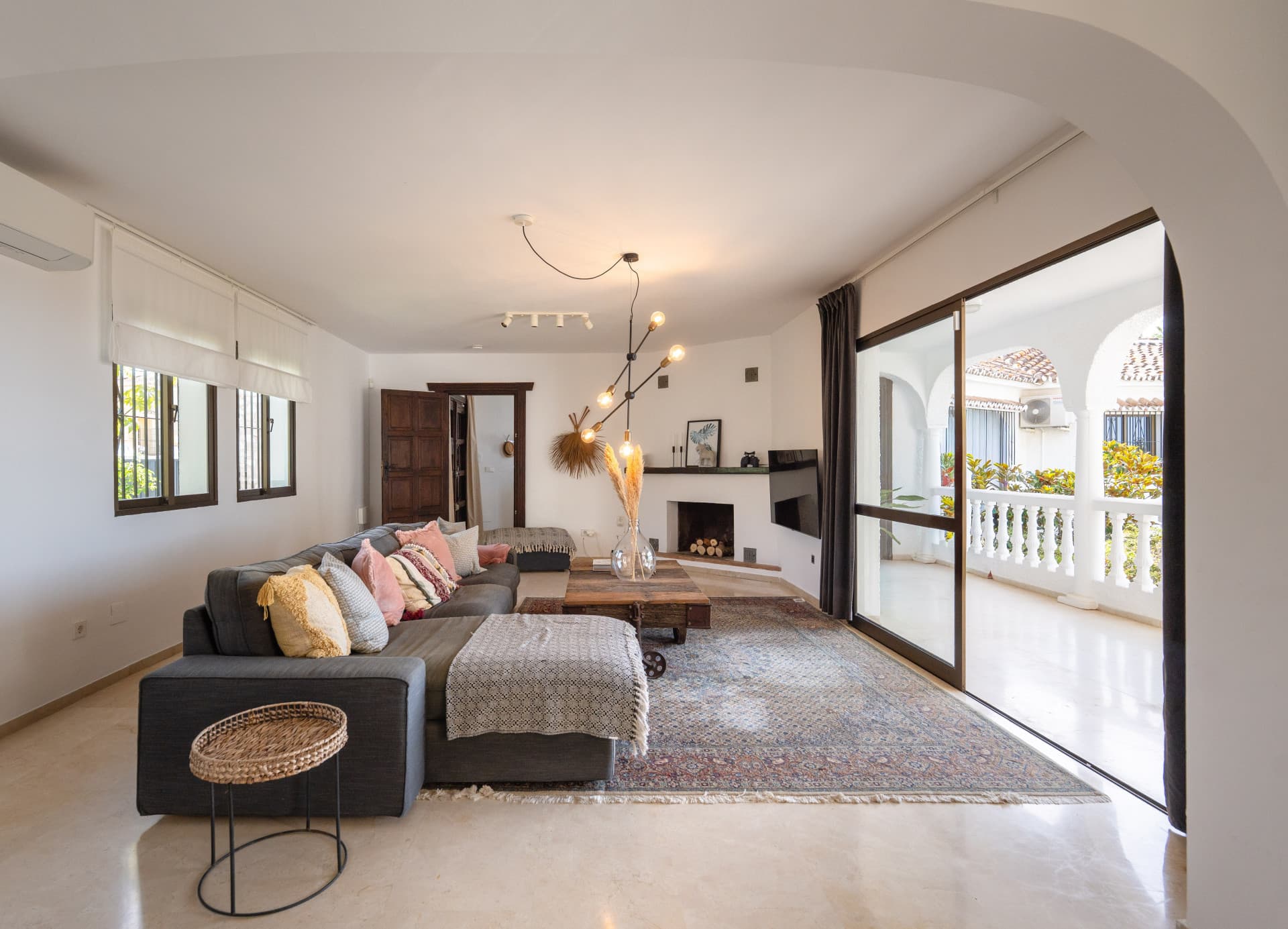 Splendor & Panoramic Views in La Sierrezuela Perched on the highest ridge of La Sierrezuela, this singular family villa