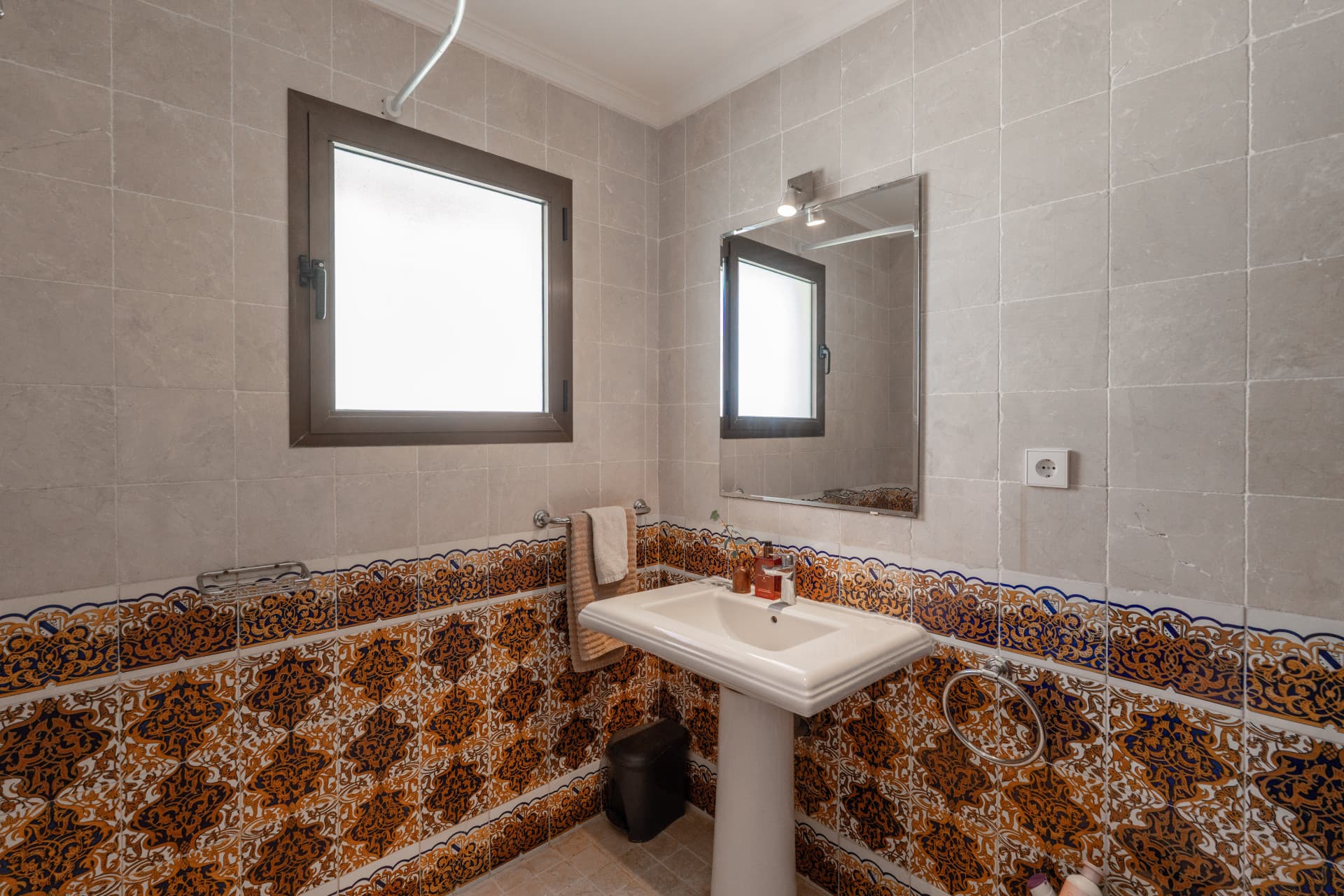 Splendor & Panoramic Views in La Sierrezuela Perched on the highest ridge of La Sierrezuela, this singular family villa
