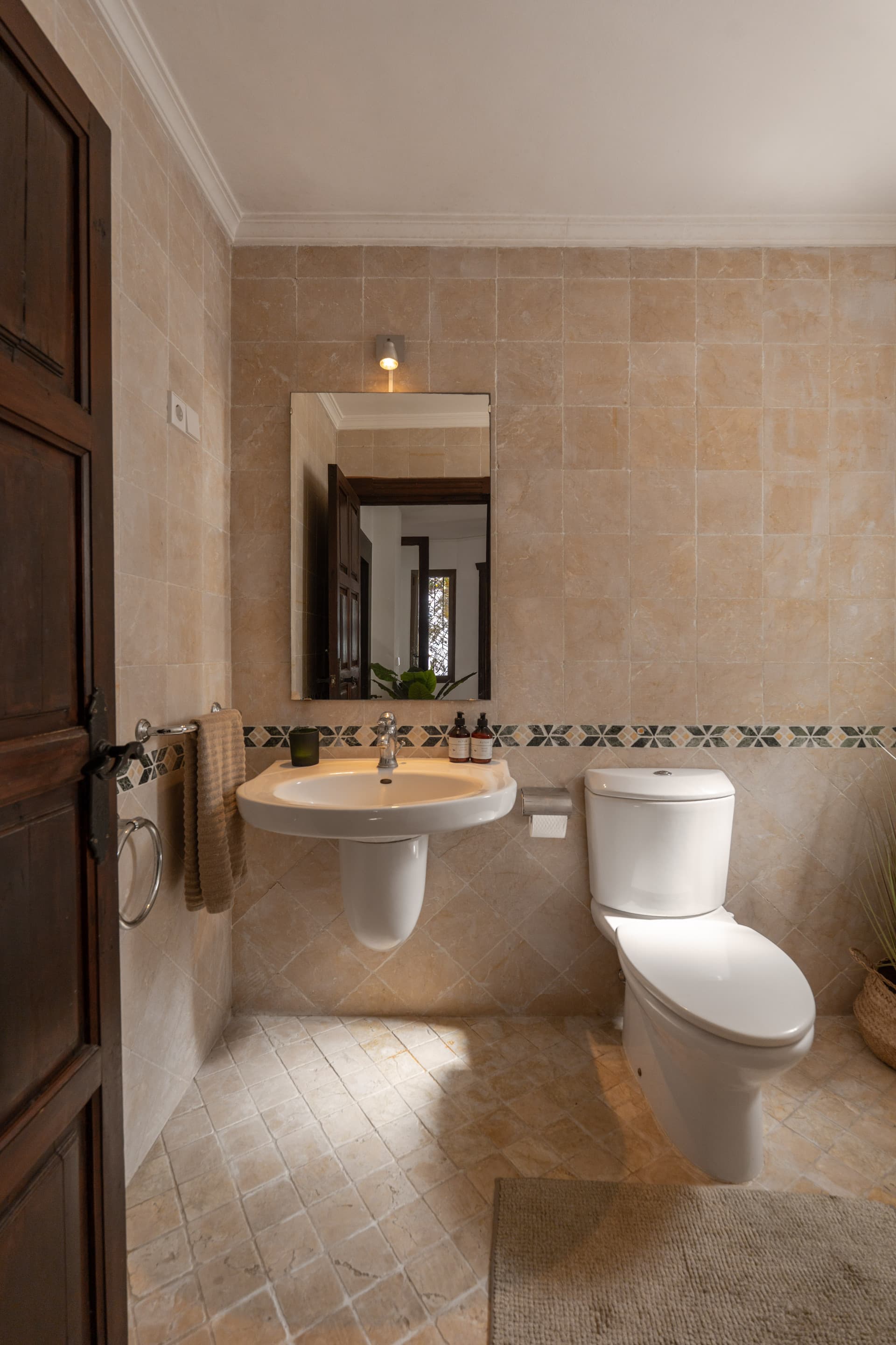 Splendor & Panoramic Views in La Sierrezuela Perched on the highest ridge of La Sierrezuela, this singular family villa