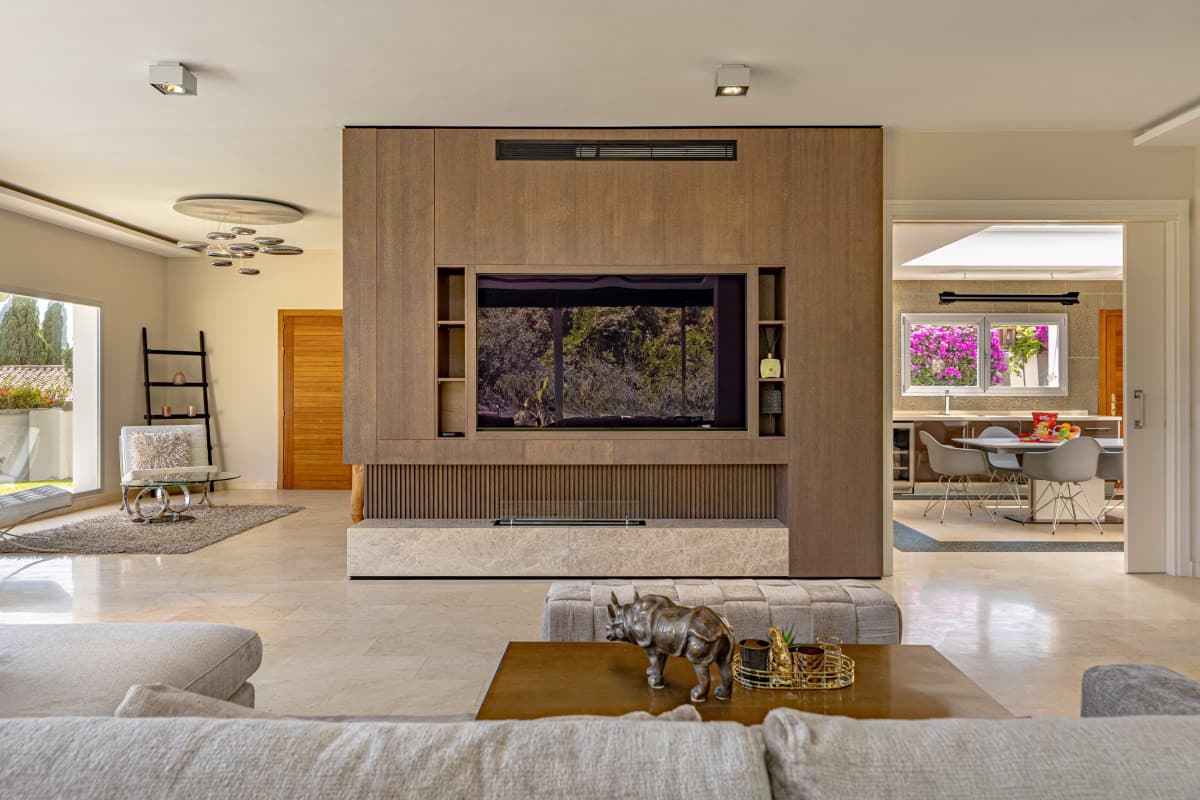 Architectural Contemporary Villa in El Rosario, East Marbella Situated within the established residential enclave of El