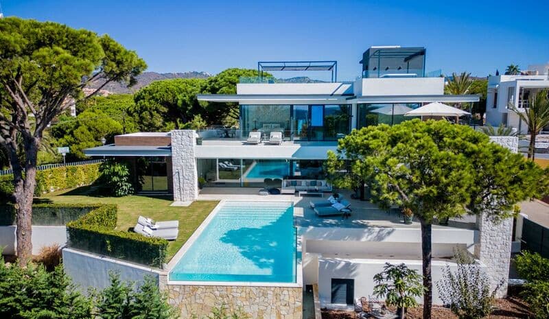 Villa View: Spectacular contemporary beachside villa in Marbesa, one of the most sought-after areas of East Marbella Mod