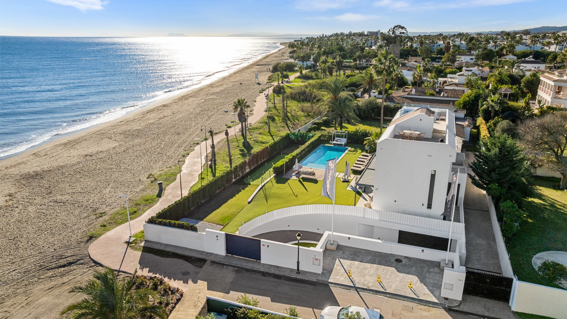 Boasting of panoramic sea views, a contemporary showpiece villa sitting in a privileged beachfront position in the New G