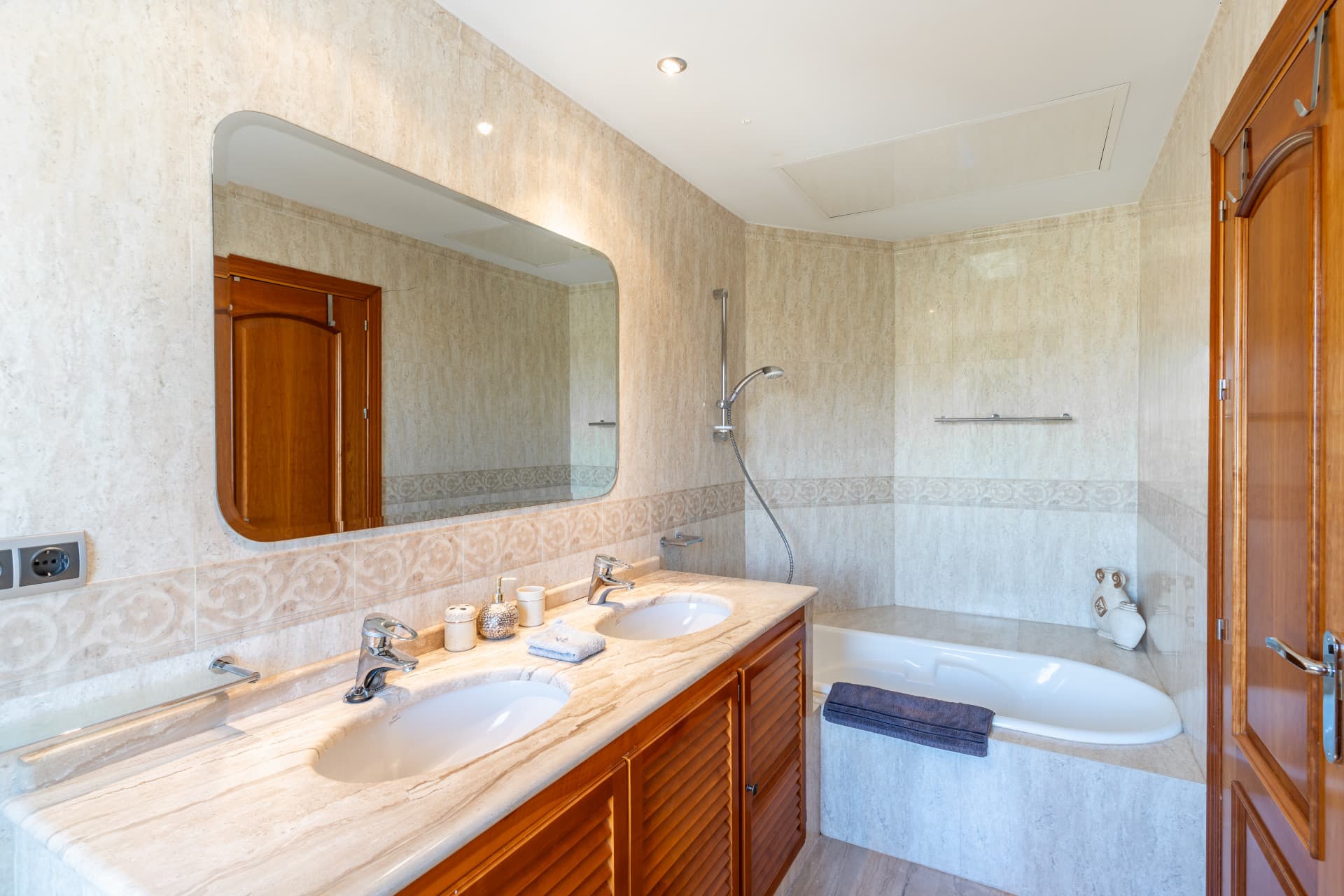 Exclusive Private Villa in the Hills of Benahavís Experience the ultimate in luxury living with this extraordinary villa