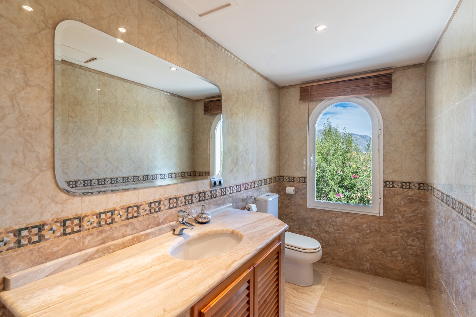 Exclusive Private Villa in the Hills of Benahavís Experience the ultimate in luxury living with this extraordinary villa