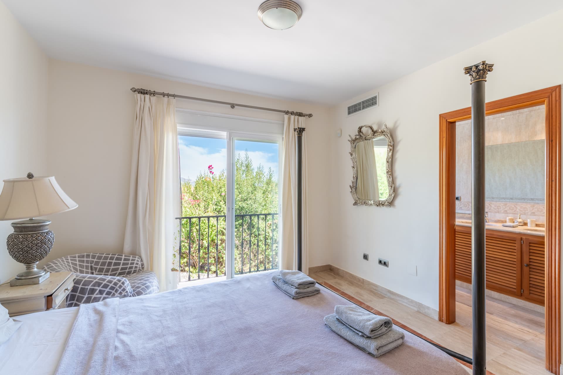 Exclusive Private Villa in the Hills of Benahavís Experience the ultimate in luxury living with this extraordinary villa