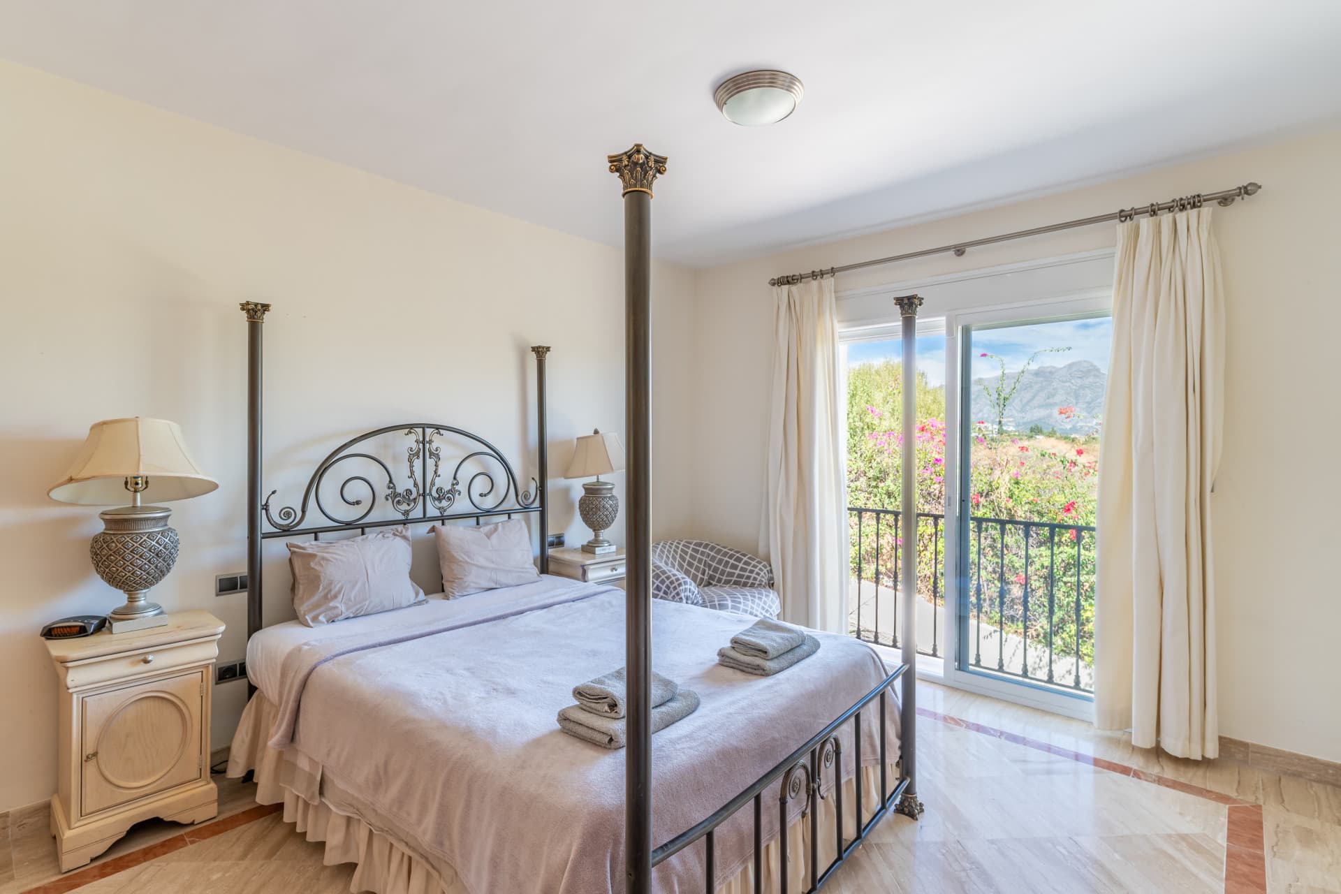 Exclusive Private Villa in the Hills of Benahavís Experience the ultimate in luxury living with this extraordinary villa