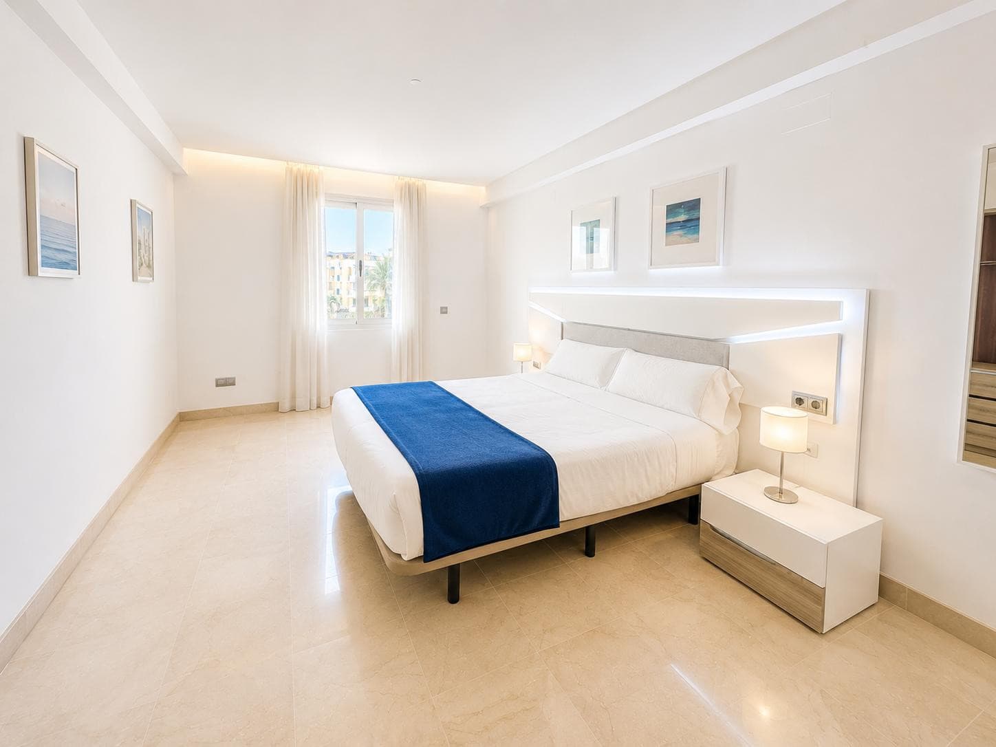 Super modern apartment, finished to the highest standards and with an unbeatable location in the beach area of San Pedro