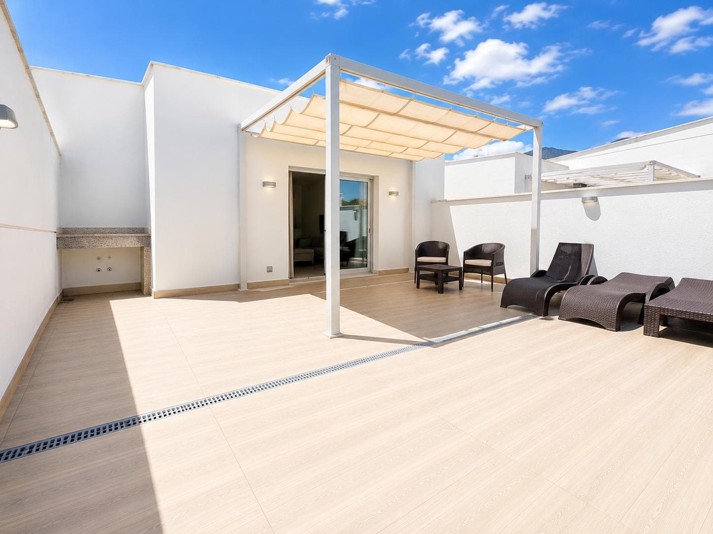 Super modern apartment, finished to the highest standards and with an unbeatable location in the beach area of San Pedro