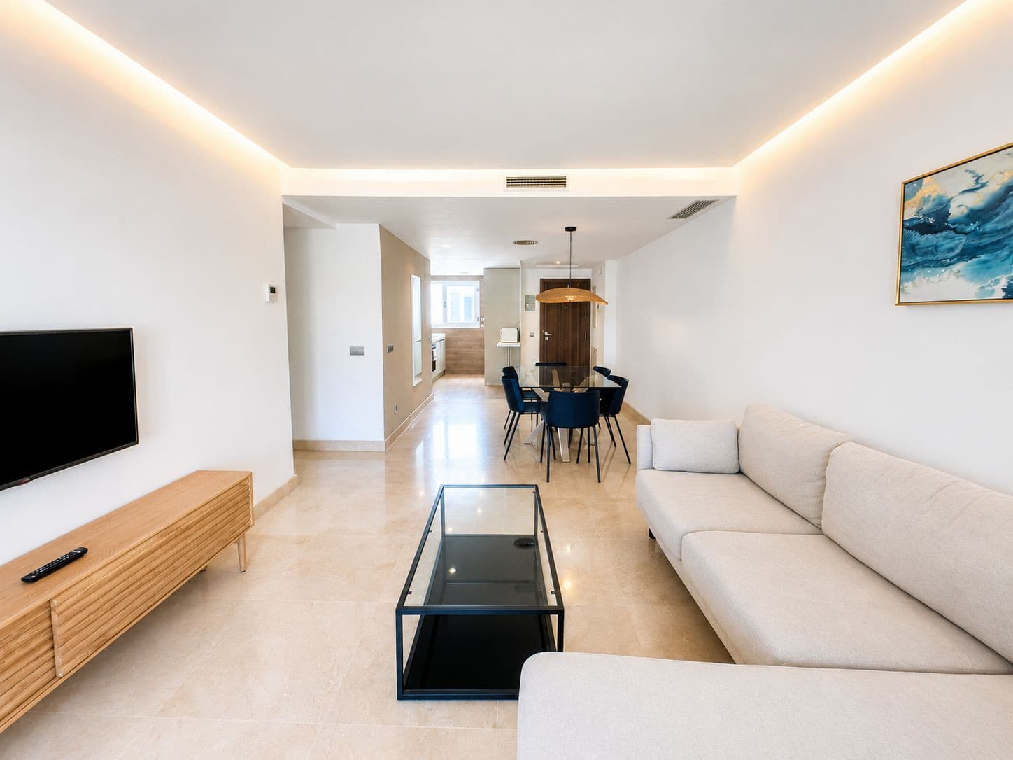 Super modern apartment, finished to the highest standards and with an unbeatable location in the beach area of San Pedro