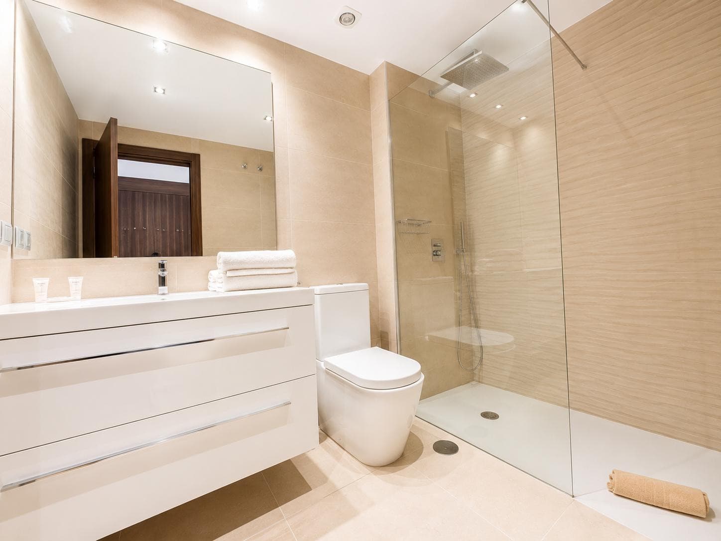 Super modern apartment, finished to the highest standards and with an unbeatable location in the beach area of San Pedro