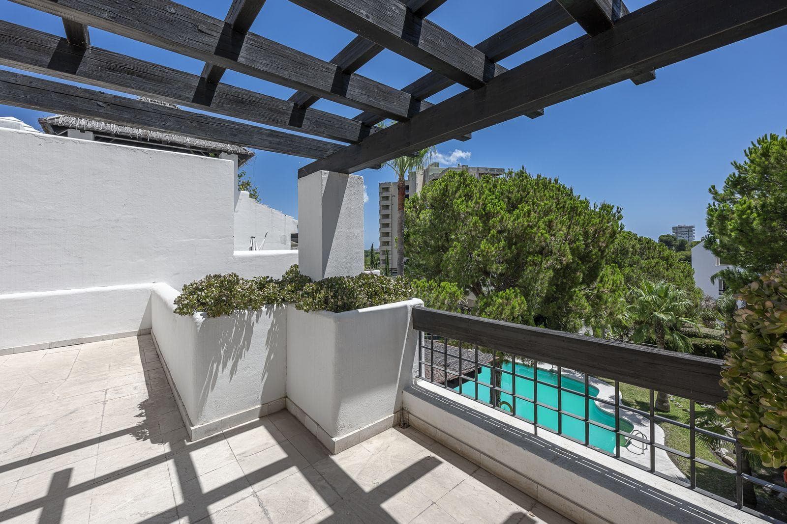 Este amplio apartamento en la planta superior es perfecto tanto como casa de vacaciones como residencia permanente debid