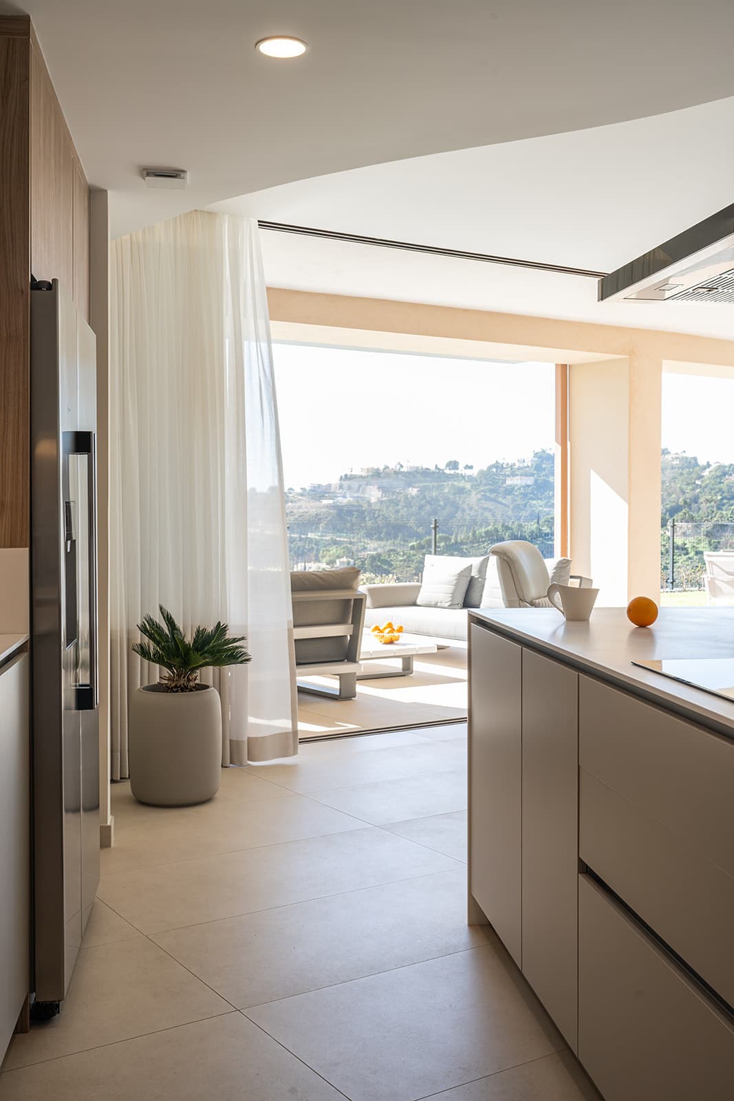 Presenting an exquisite 3-bedroom ground floor apartment for sale in the prestigious urbanization of La Quinta, Benahaví