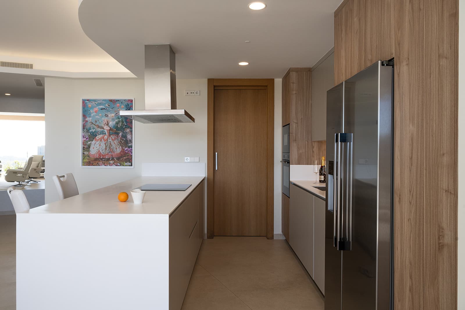 Presenting an exquisite 3-bedroom ground floor apartment for sale in the prestigious urbanization of La Quinta, Benahaví
