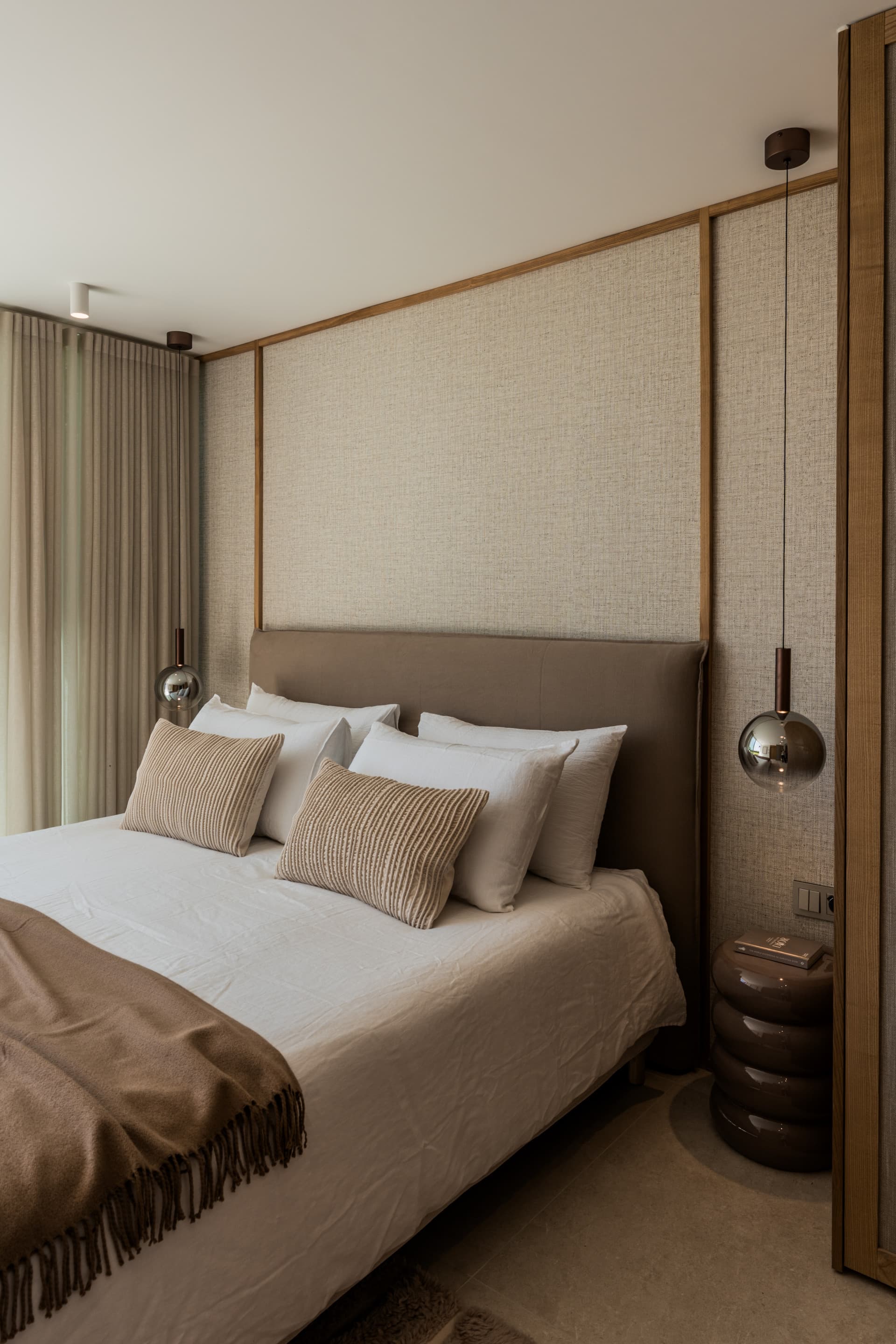 Discover an exceptional four-bedroom luxury apartment in the heart of the prestigious Aloha area, one of Nueva Andalucía