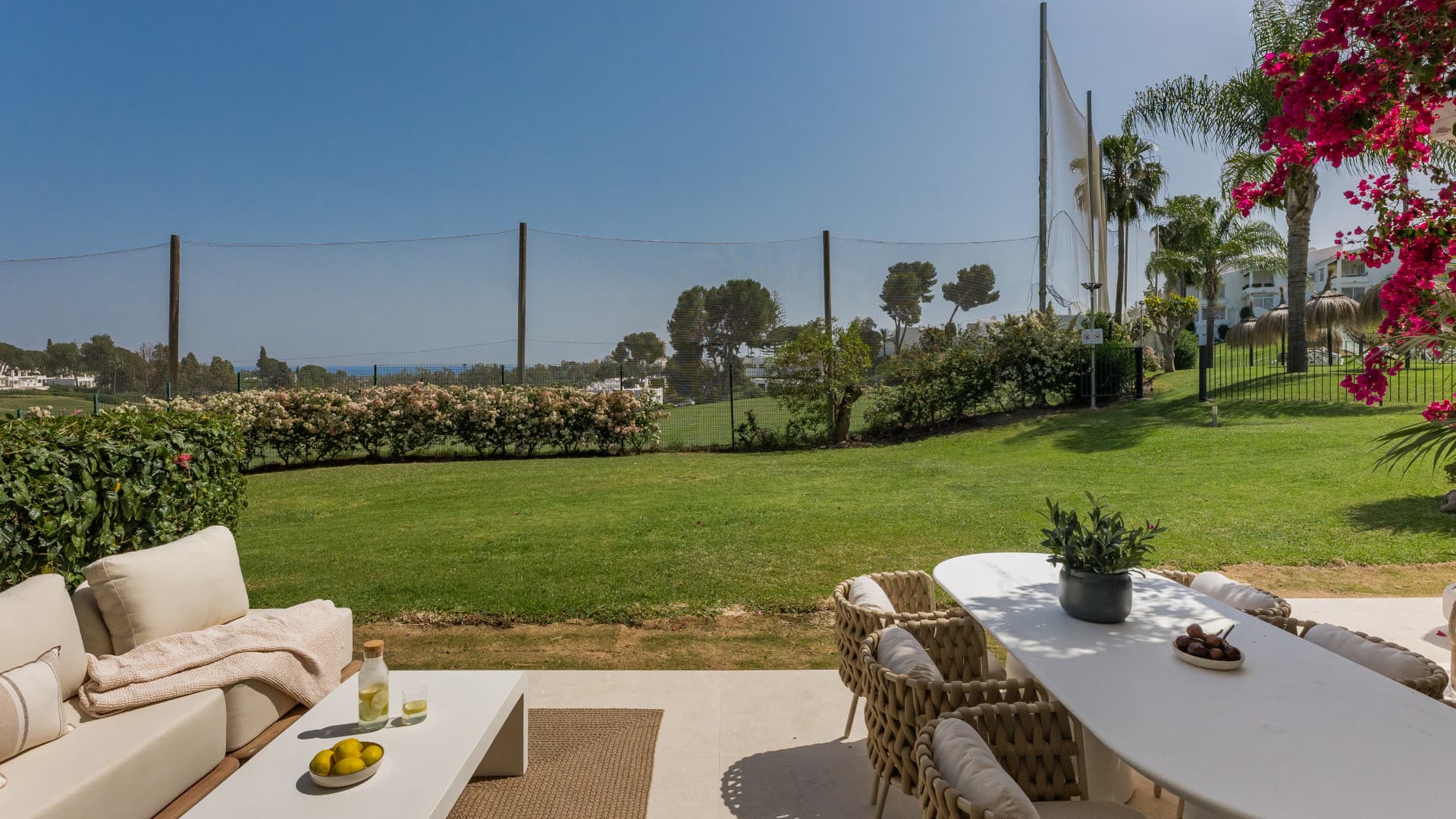 Discover an exceptional four-bedroom luxury apartment in the heart of the prestigious Aloha area, one of Nueva Andalucía