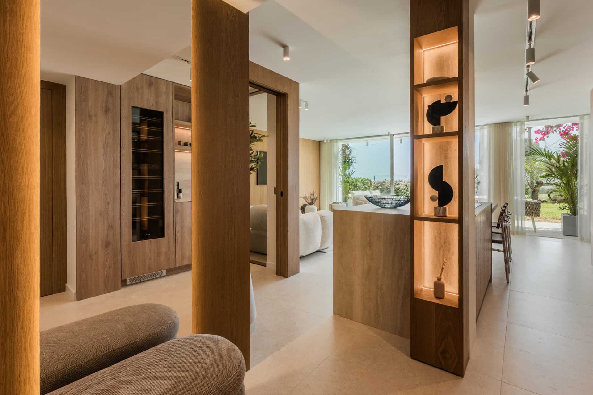 Discover an exceptional four-bedroom luxury apartment in the heart of the prestigious Aloha area, one of Nueva Andalucía