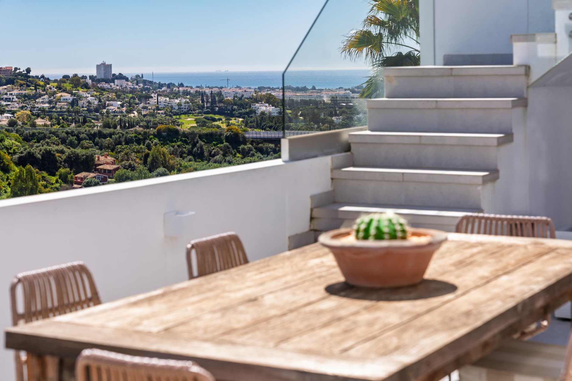 Discover your dream retreat in this stunning penthouse located in the prestigious La Quinta area of Marbella
