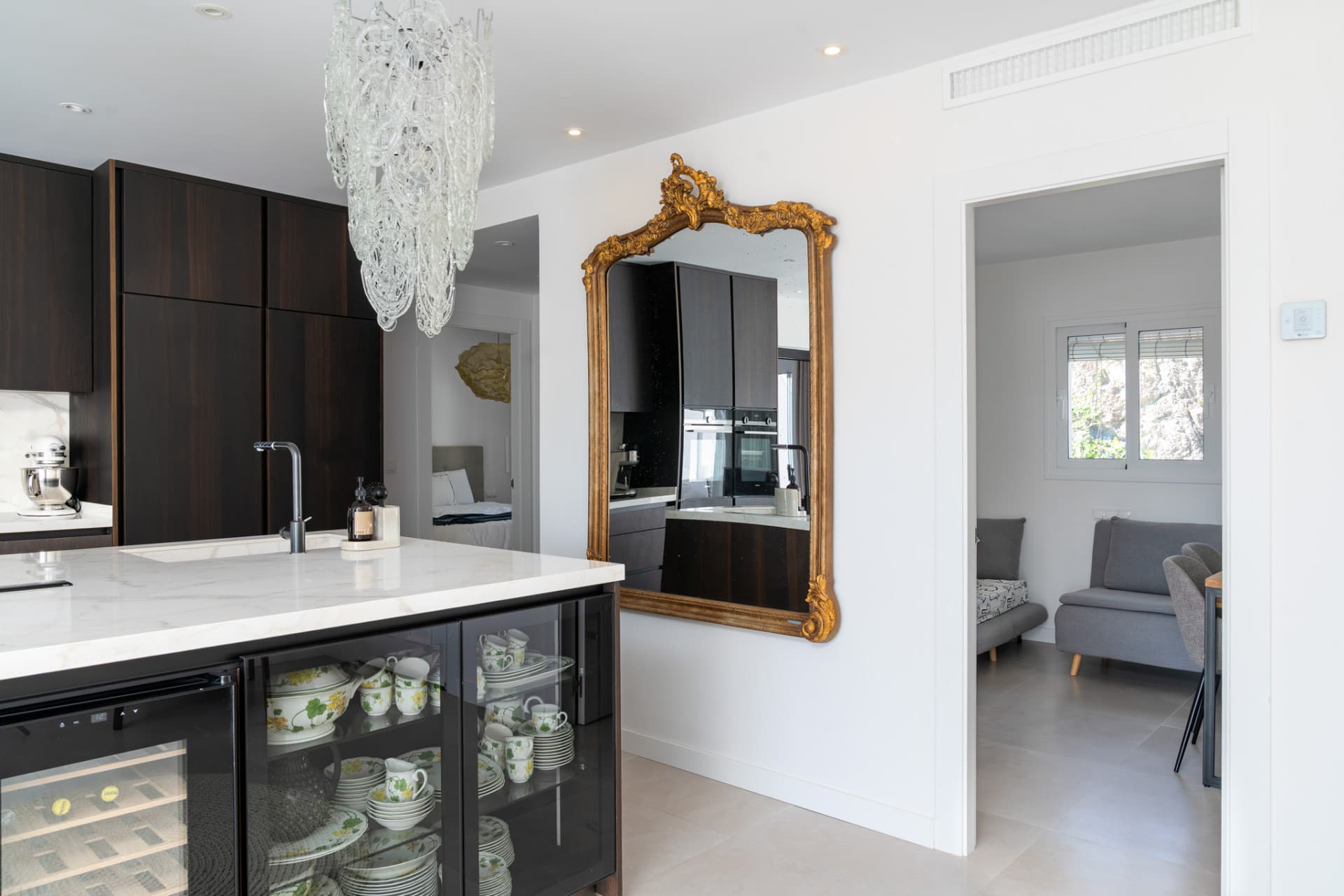 Discover your dream retreat in this stunning penthouse located in the prestigious La Quinta area of Marbella