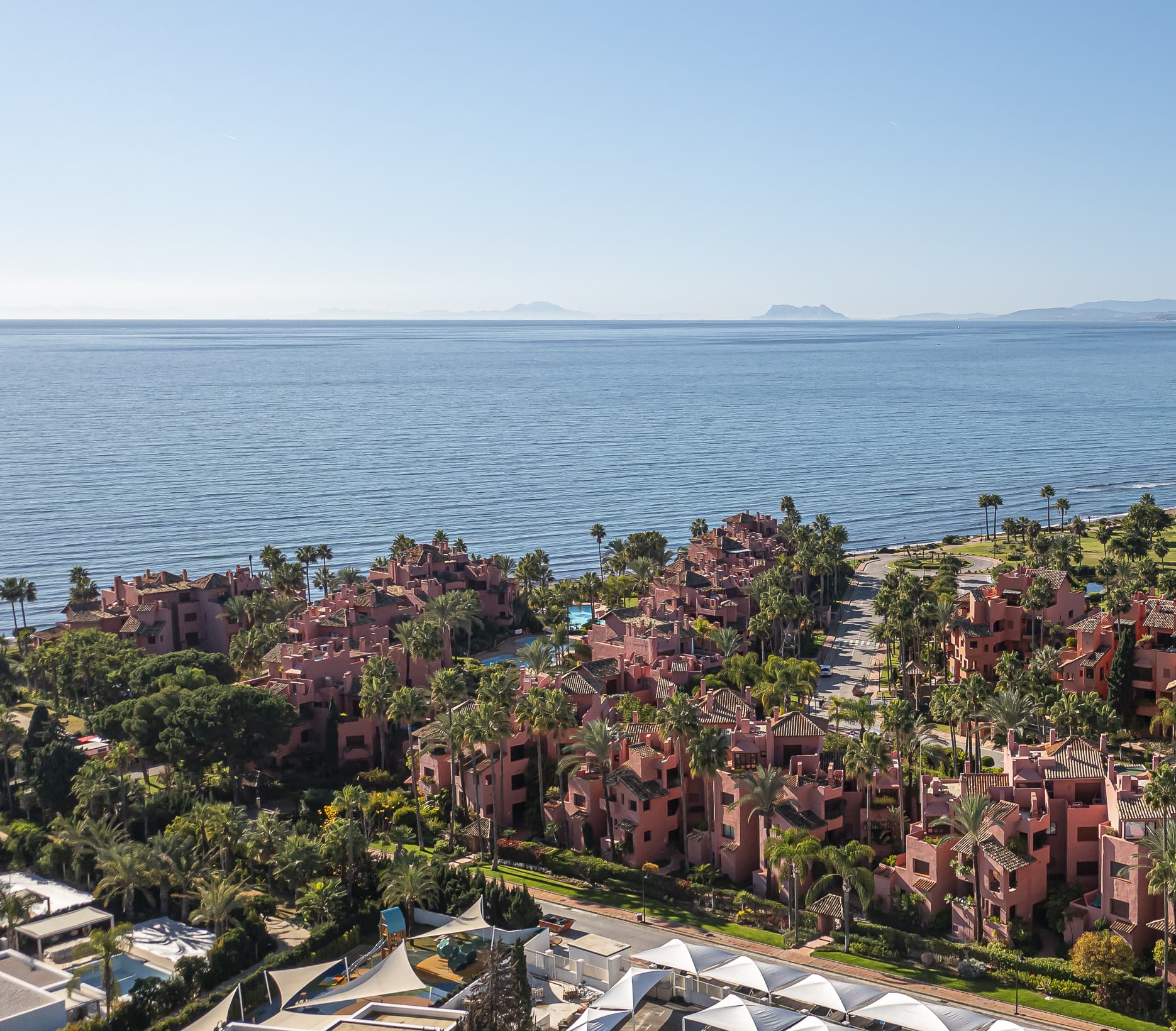 Located on the beachfront, this exclusive ground-floor apartment combines luxury, comfort, and an unbeatable location on