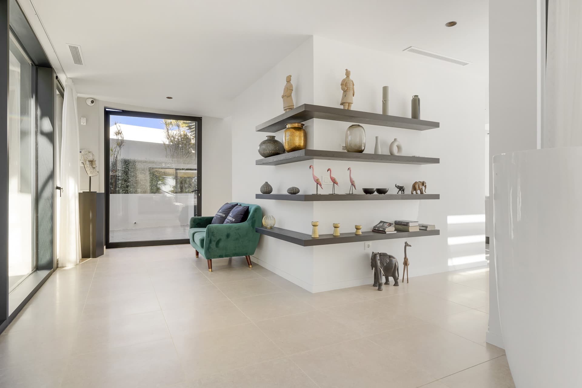Villa Aqua is a newly built, luxury contemporary villa located in the highly sought-after urbanization of La Alquería, B