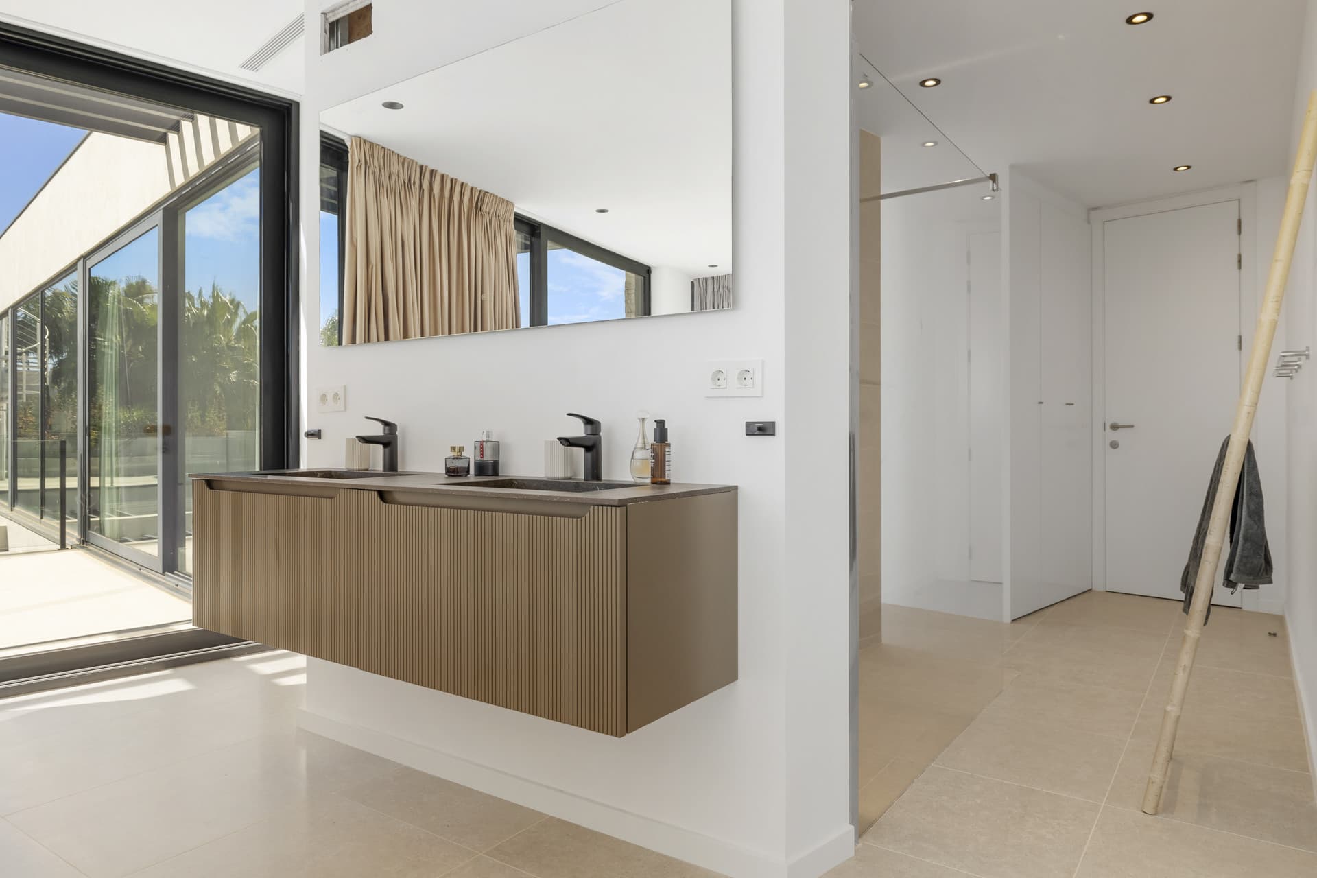 Villa Aqua is a newly built, luxury contemporary villa located in the highly sought-after urbanization of La Alquería, B