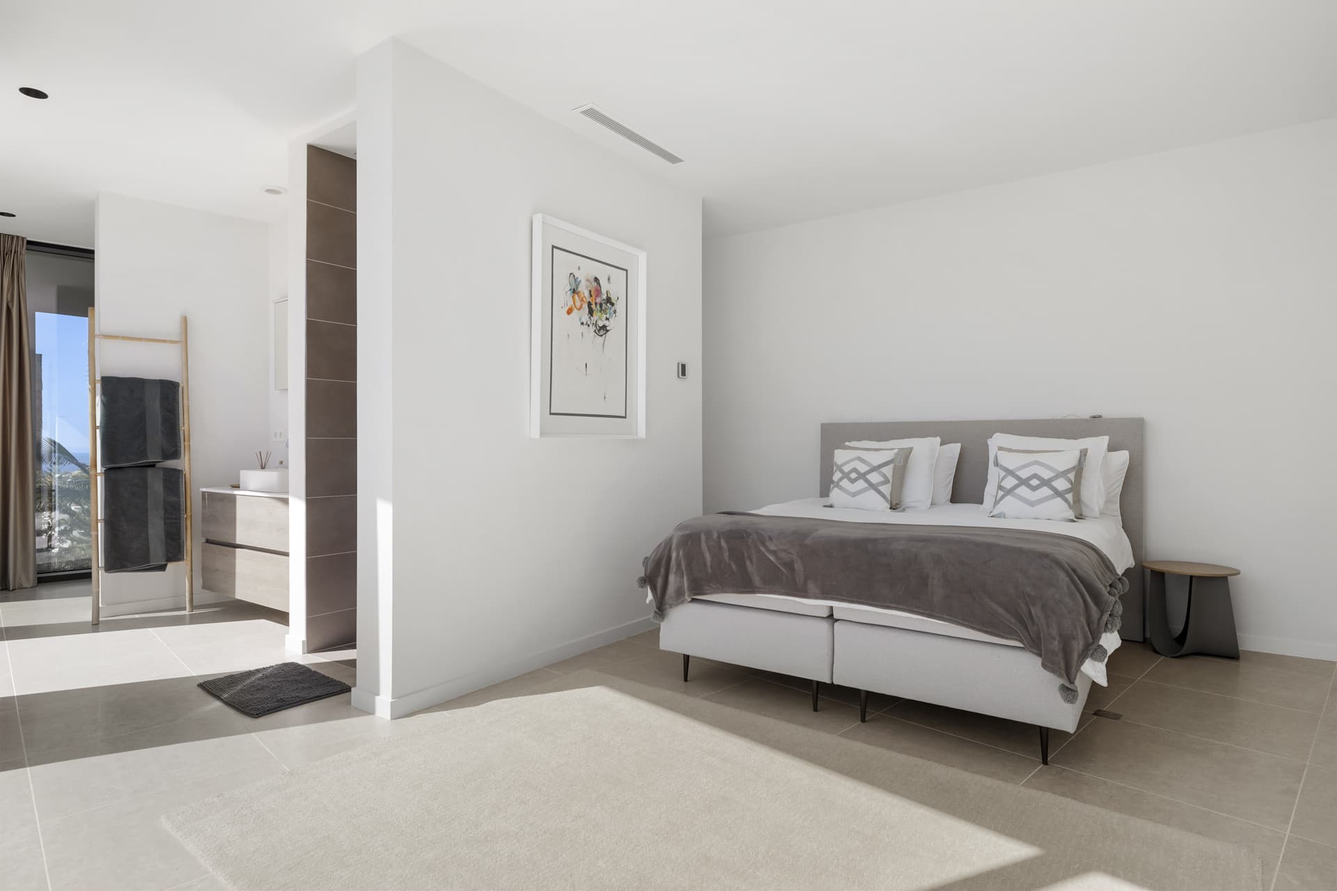Villa Aqua is a newly built, luxury contemporary villa located in the highly sought-after urbanization of La Alquería, B