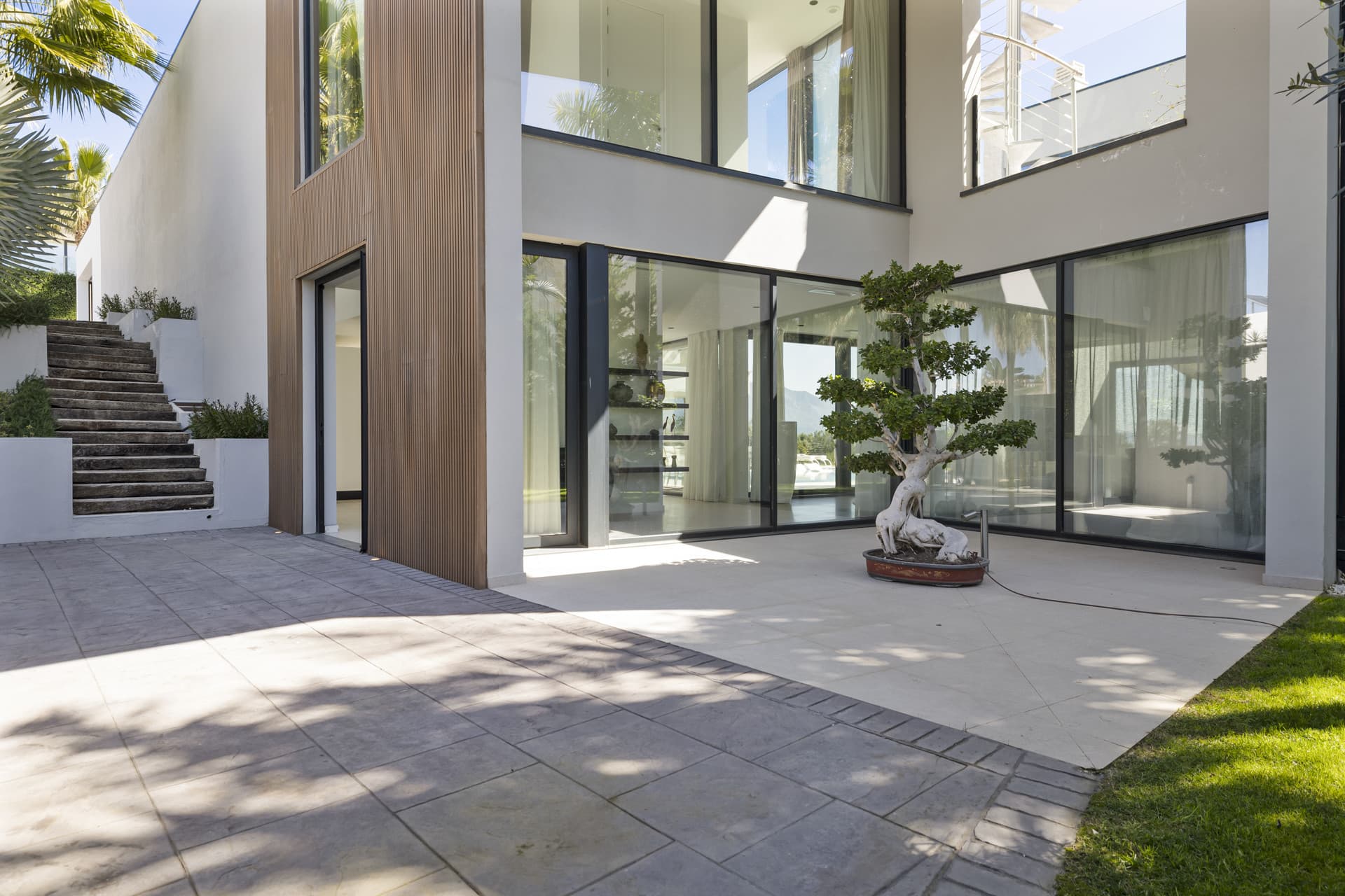 Villa Aqua is a newly built, luxury contemporary villa located in the highly sought-after urbanization of La Alquería, B