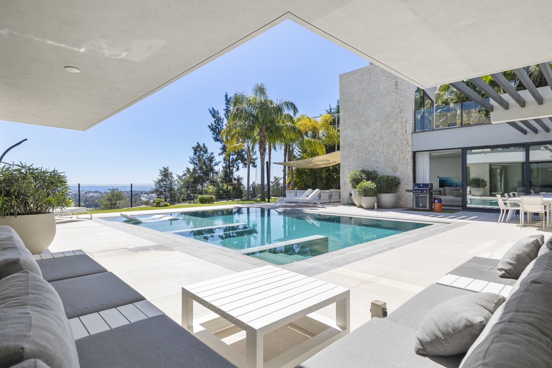 Villa Aqua is a newly built, luxury contemporary villa located in the highly sought-after urbanization of La Alquería, B