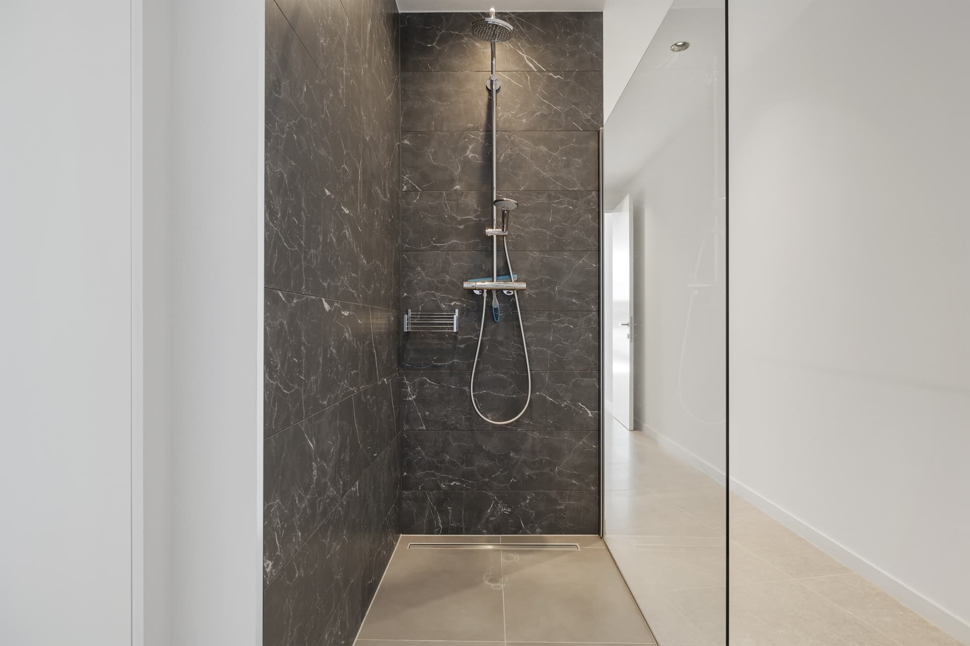 Villa Aqua is a newly built, luxury contemporary villa located in the highly sought-after urbanization of La Alquería, B